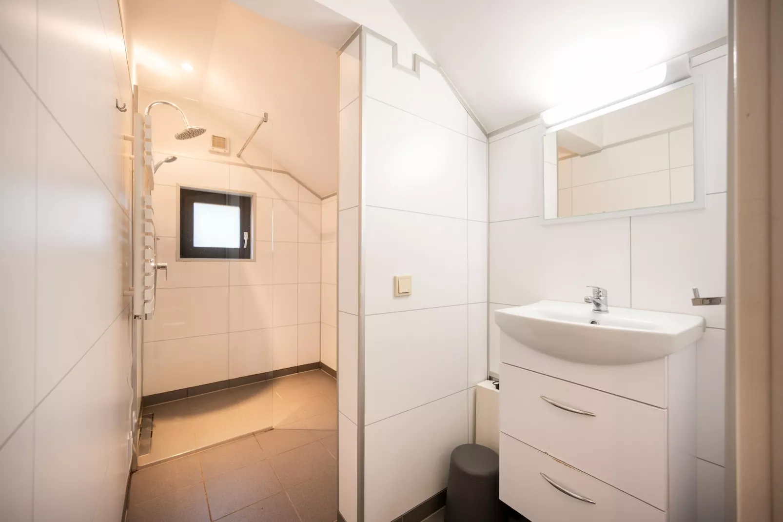 Comfort 4p Schlafzimmer - Basic - Badkamer