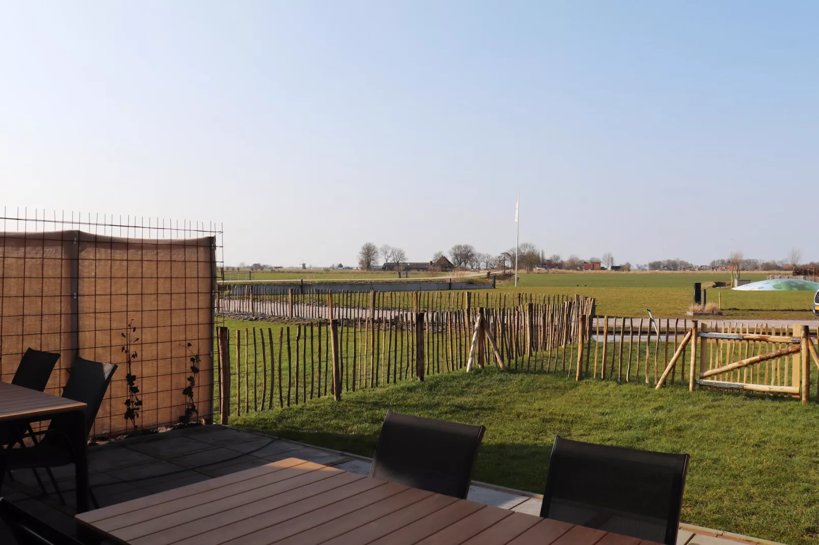 Moderne villa op het Friese platteland - Tuinen zomer