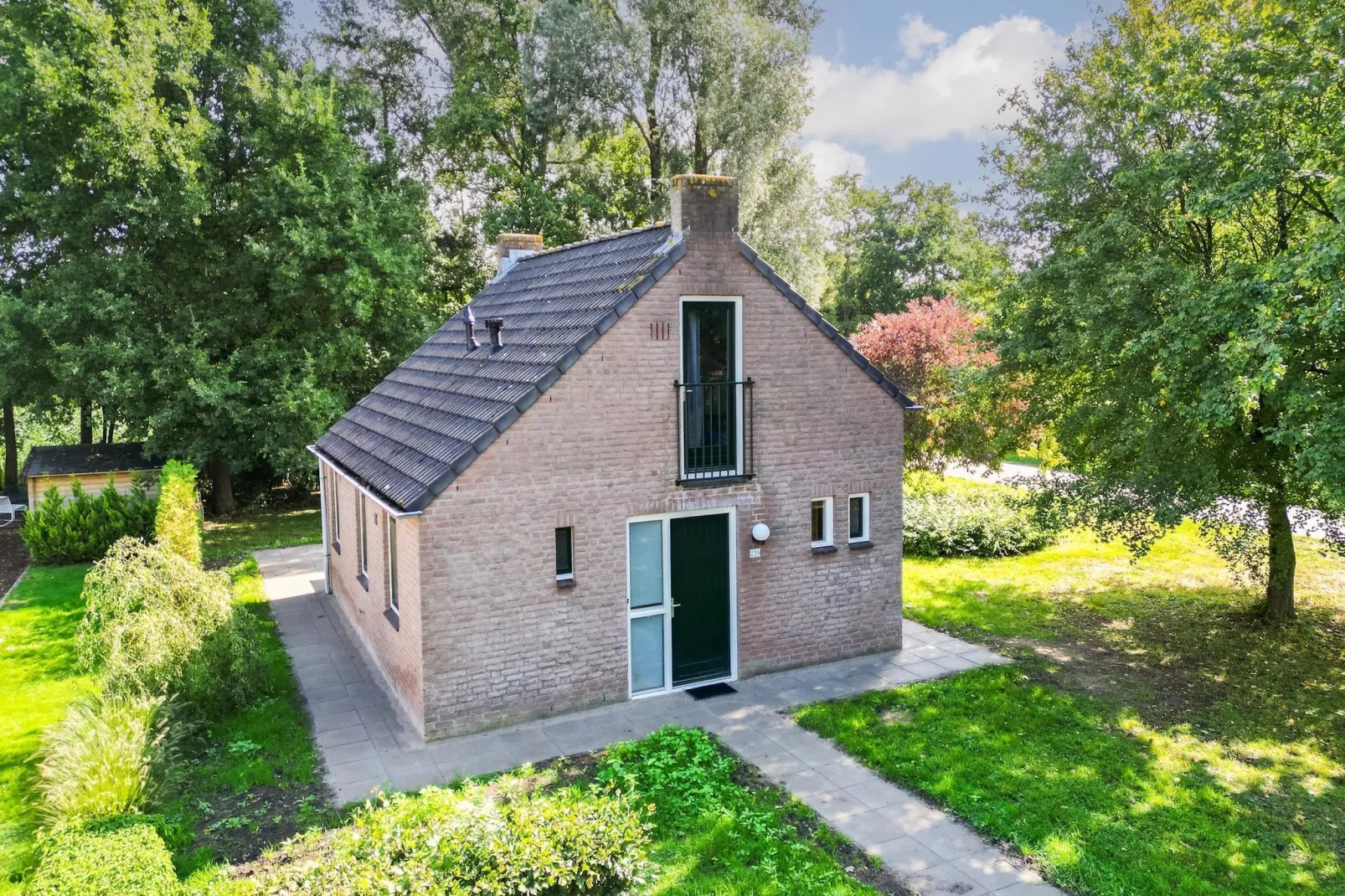 7 - Persoons Forest 217 Sauna Bungalow (copy) - Buitenkant zomer