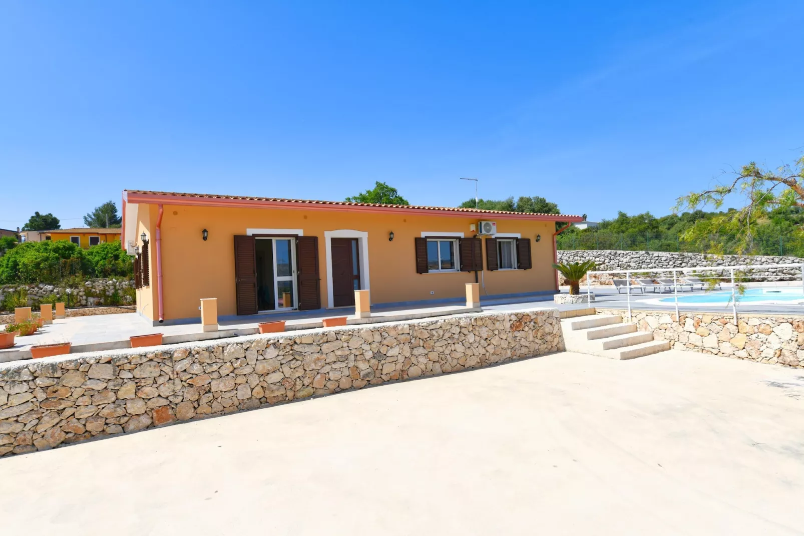 Villa Panorama mit Privatpool - Buitenlucht