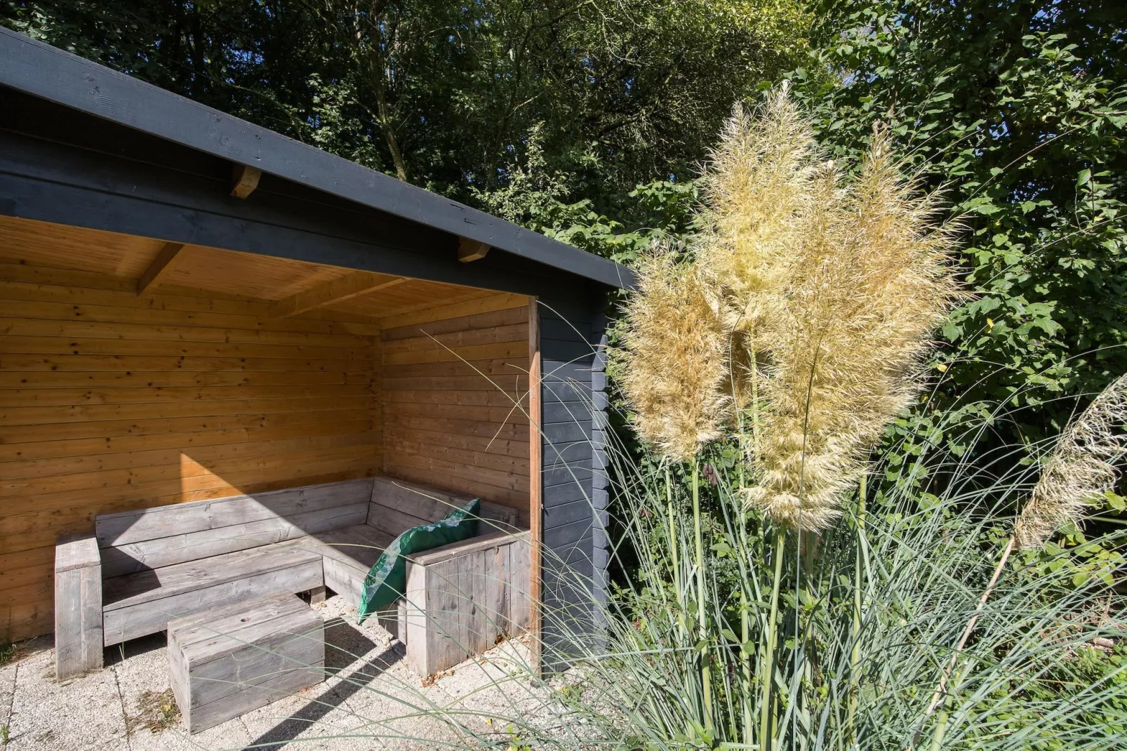 7 - Persoons Forest 217 Sauna Bungalow (copy) - Terrasbalkon