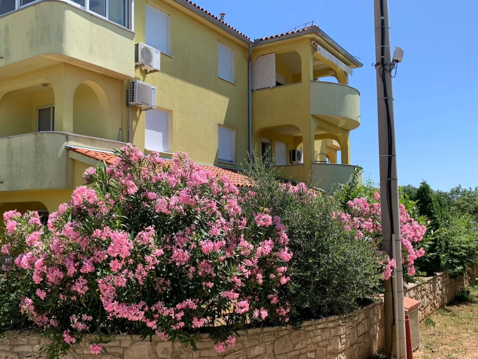 Große Ferienwohnung in Ližnjan mit Offenem Kamin