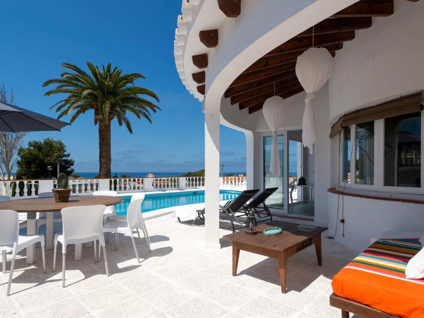 Strandnahe Villa German mit großer Poolterrasse - Image-tags.info