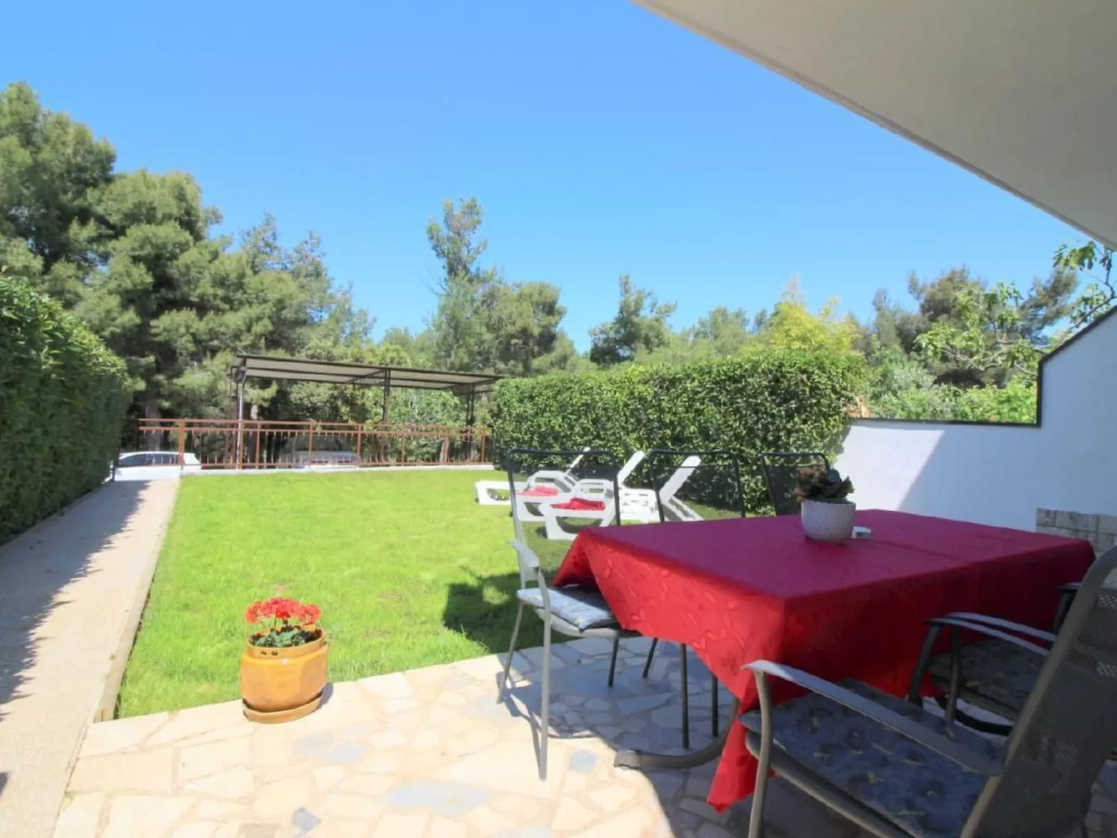 Pinia in Strandnähe  mit Garten - Image-tags.info