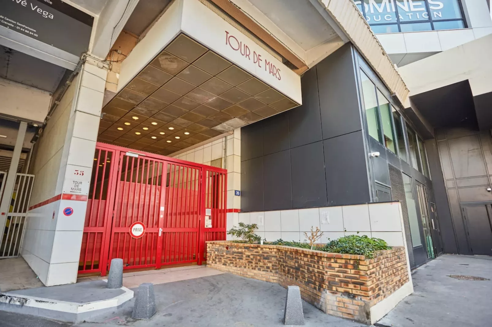 QUAI DE GRENELLE - Buitenkant zomer