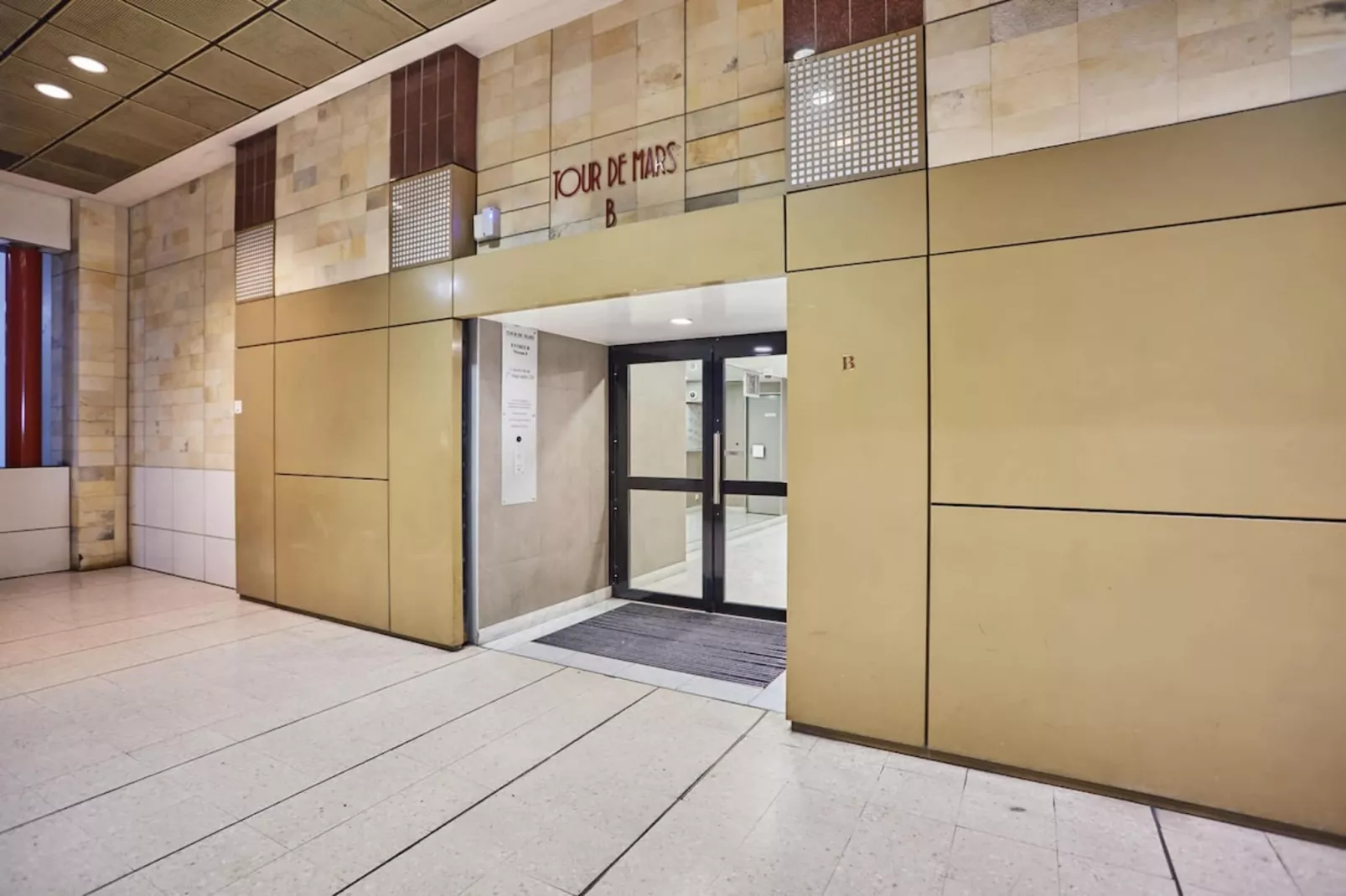 QUAI DE GRENELLE - Hal-ontvangst