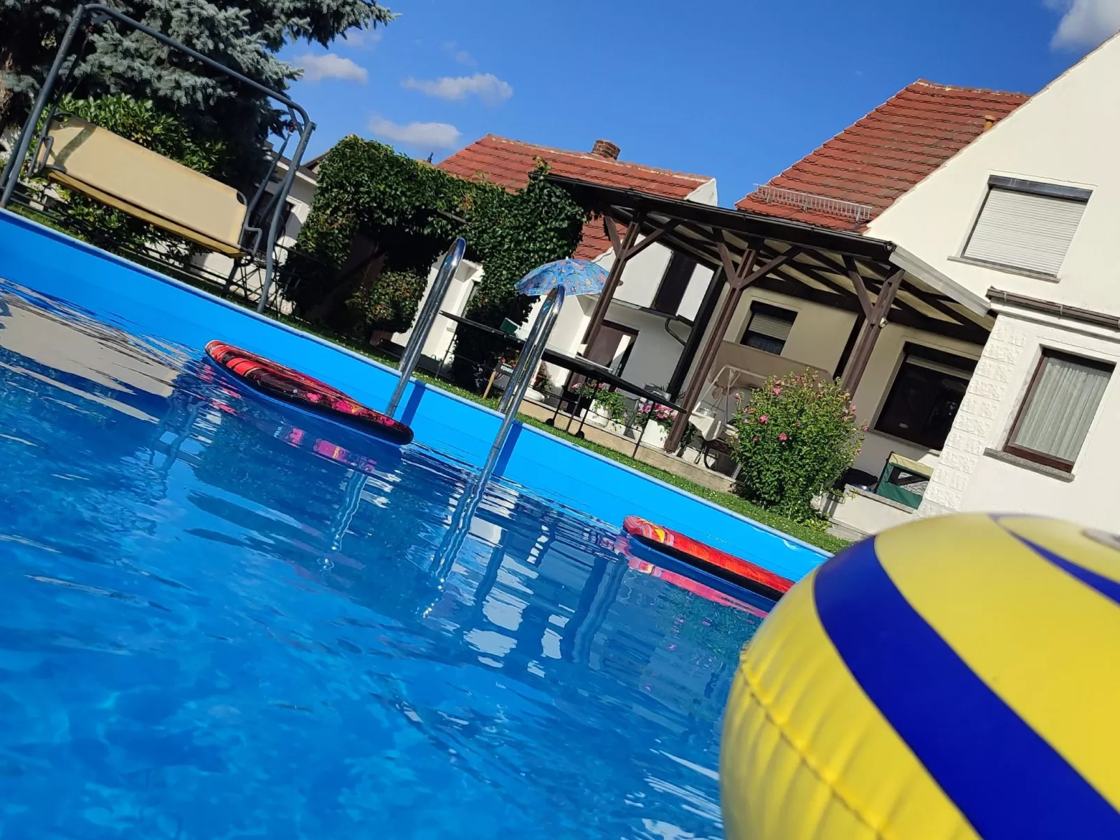 Große Ferienwohnung in Niedergurig mit Großem Ga - Buiten