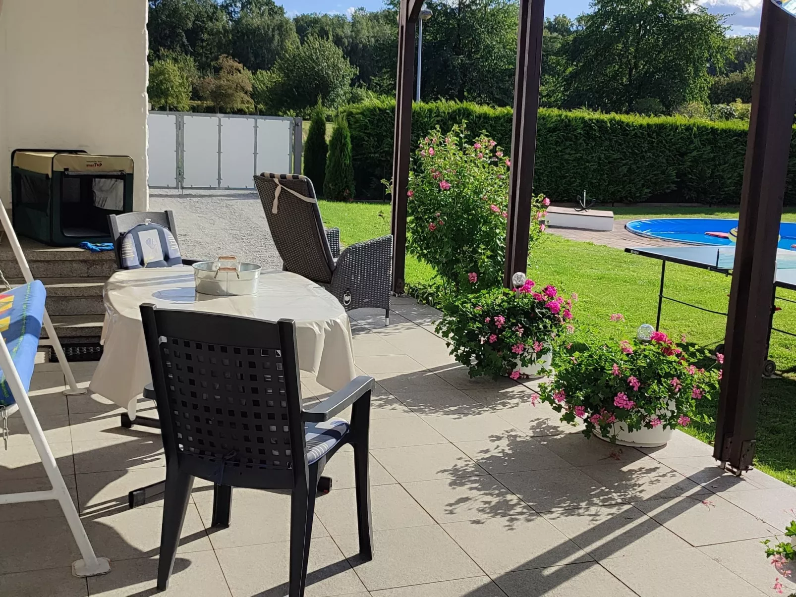 Große Ferienwohnung in Niedergurig mit Großem Ga - Buiten