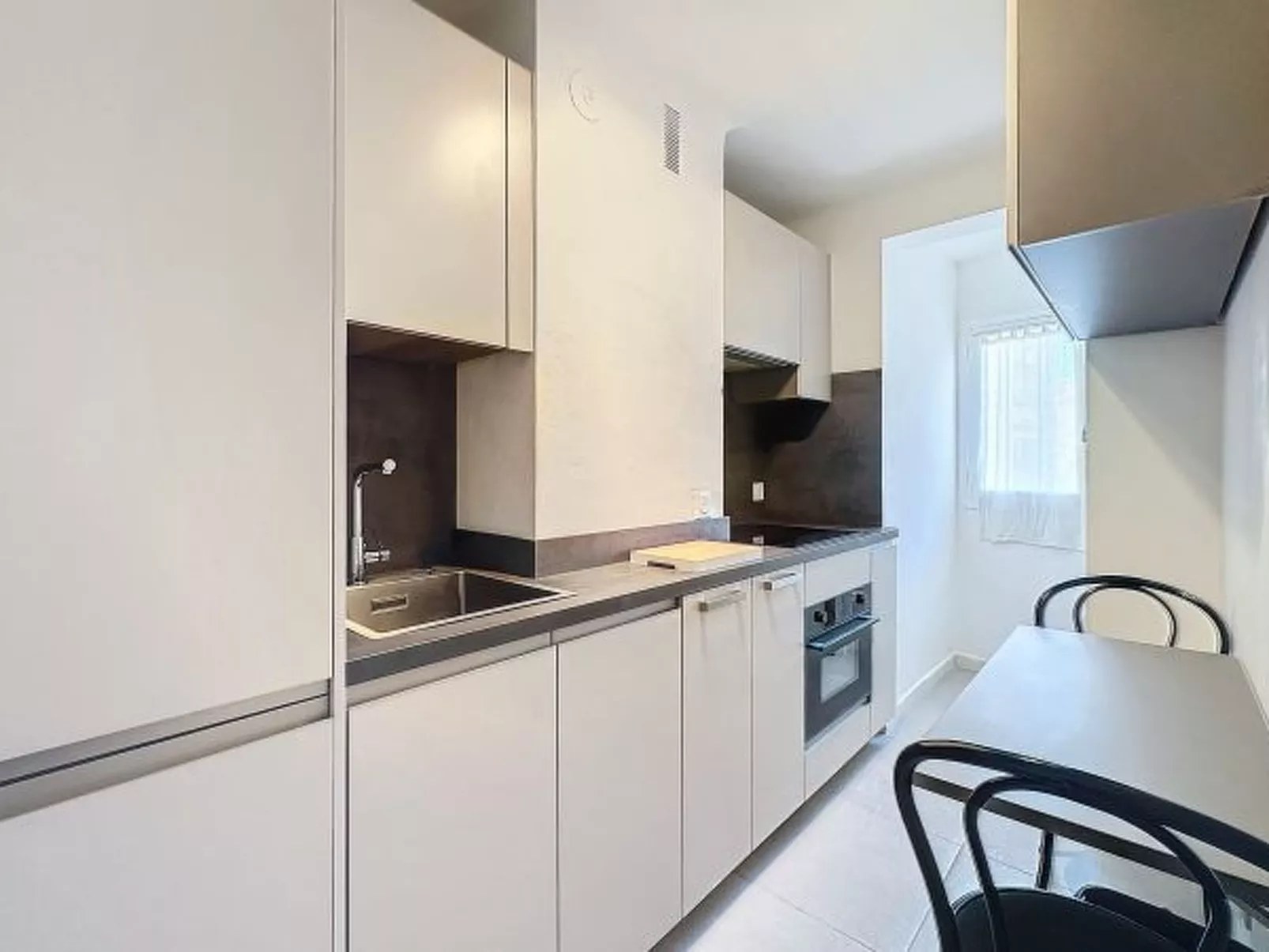 1 bedroom Latour Maubourg 245 - Image-tags.info