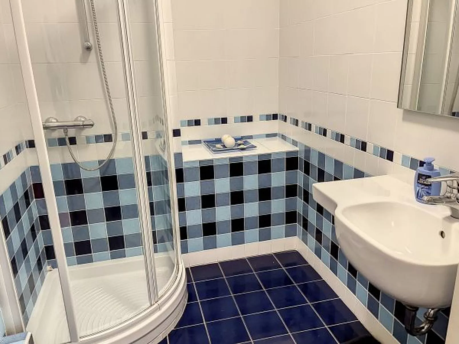 1 bedroom Latour Maubourg 245 - Image-tags.info