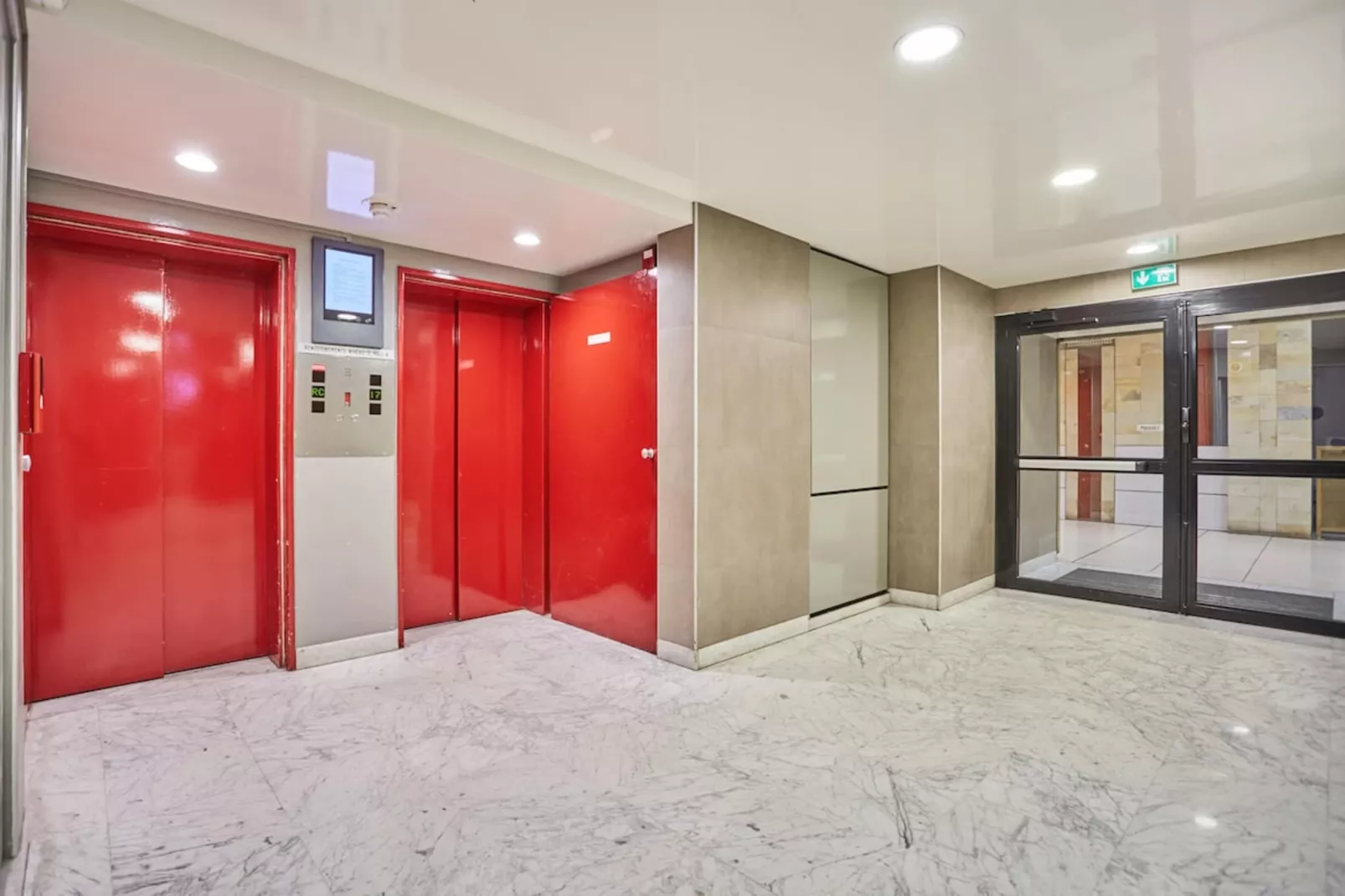 QUAI DE GRENELLE - Binnen