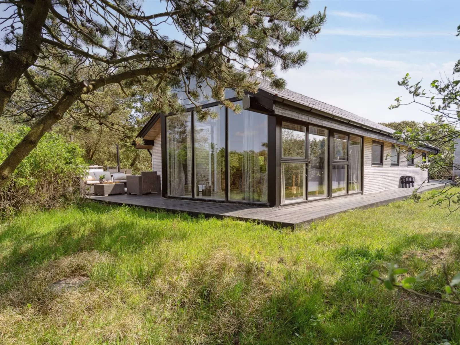 "Julie" - 1.5km from the sea