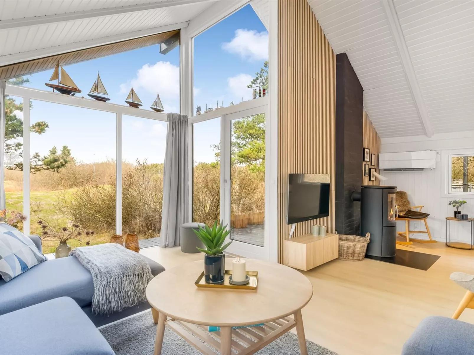 "Julie" - 1.5km from the sea - Binnen