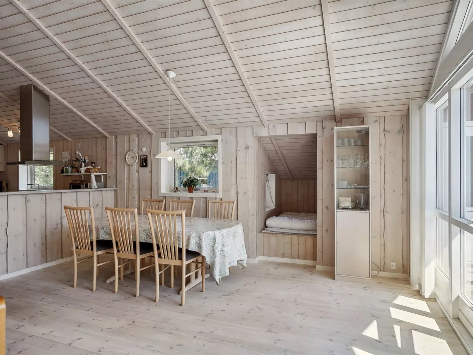 "Hialmar" - 300m from the sea - Binnen