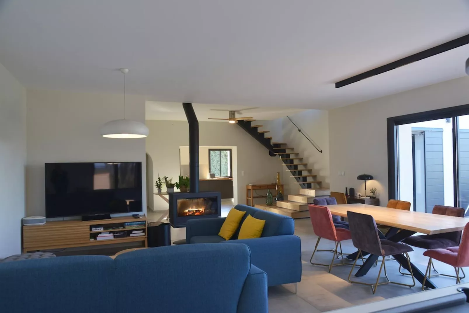 Belle maison avec piscine à débordement chauffée