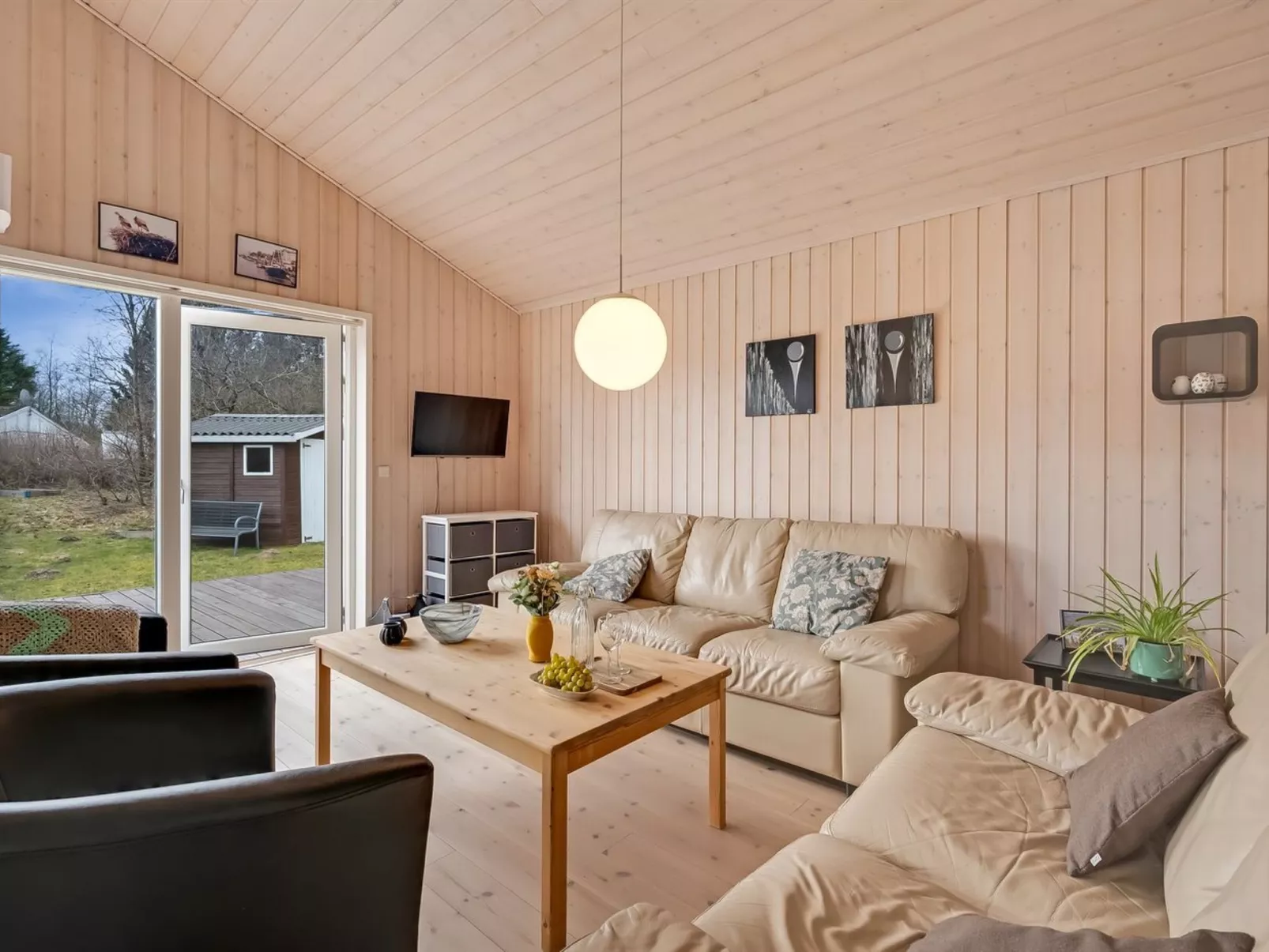 "Vilhelm" - 7.5km from the sea - Binnen