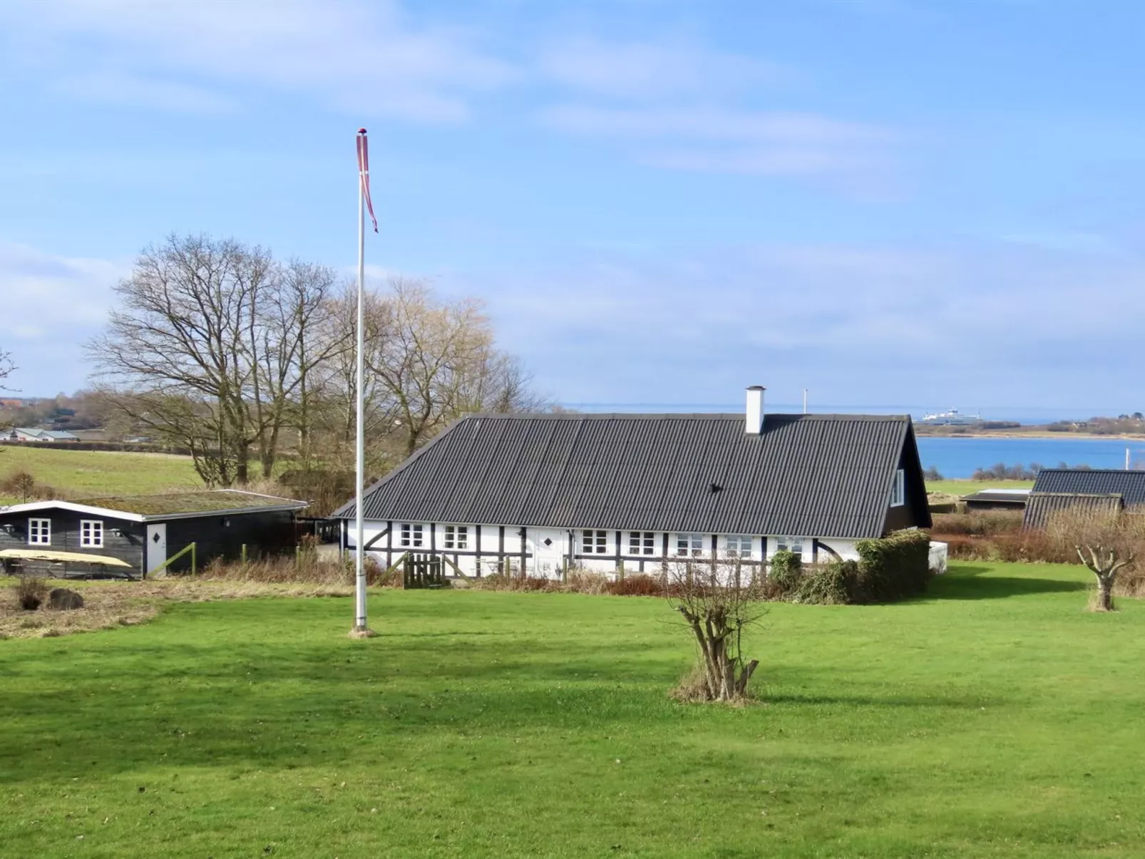 "Ilkka" - 220m from the sea - Buiten