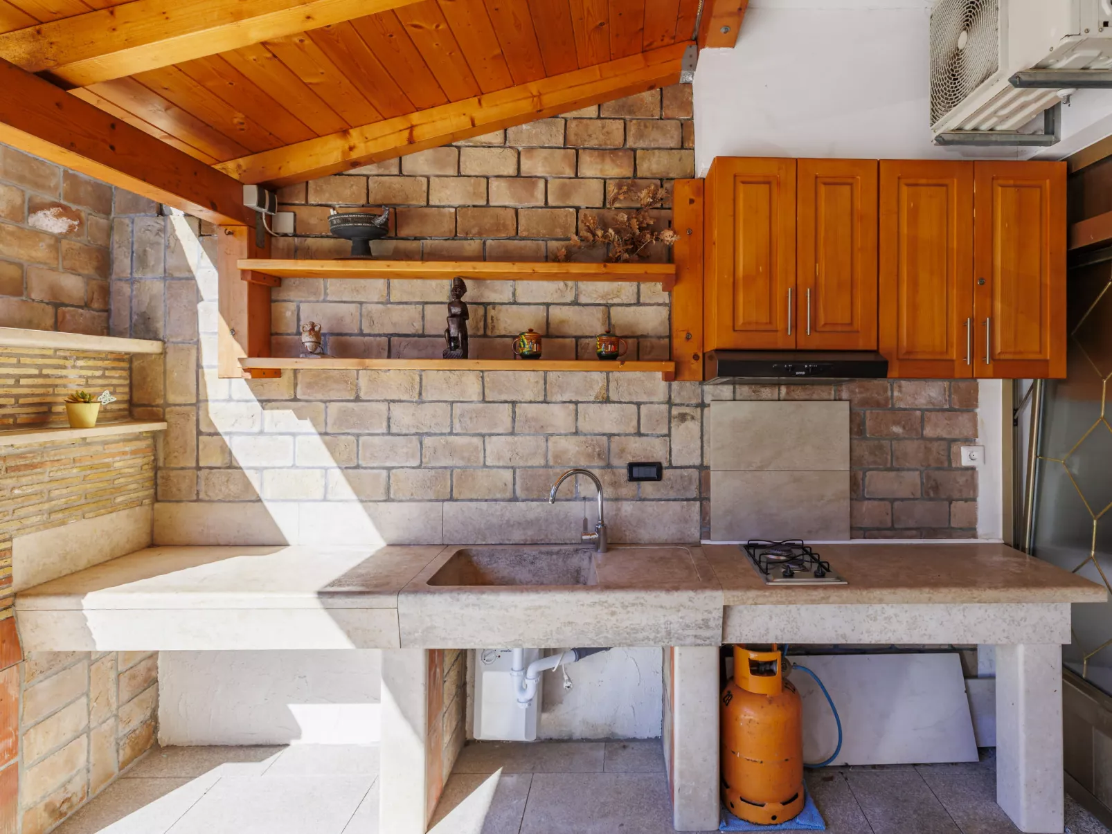 Milanković - Binnen