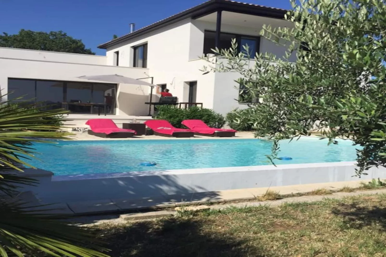 Belle maison avec piscine à débordement chauffée - Buitenkant zomer