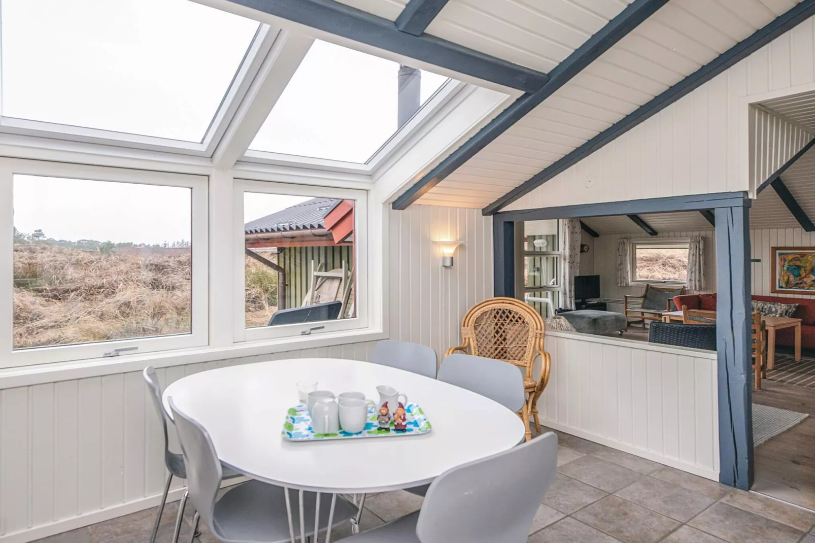 Modern huis bij duinen -- By Traum Ferienwohnungen - Binnen