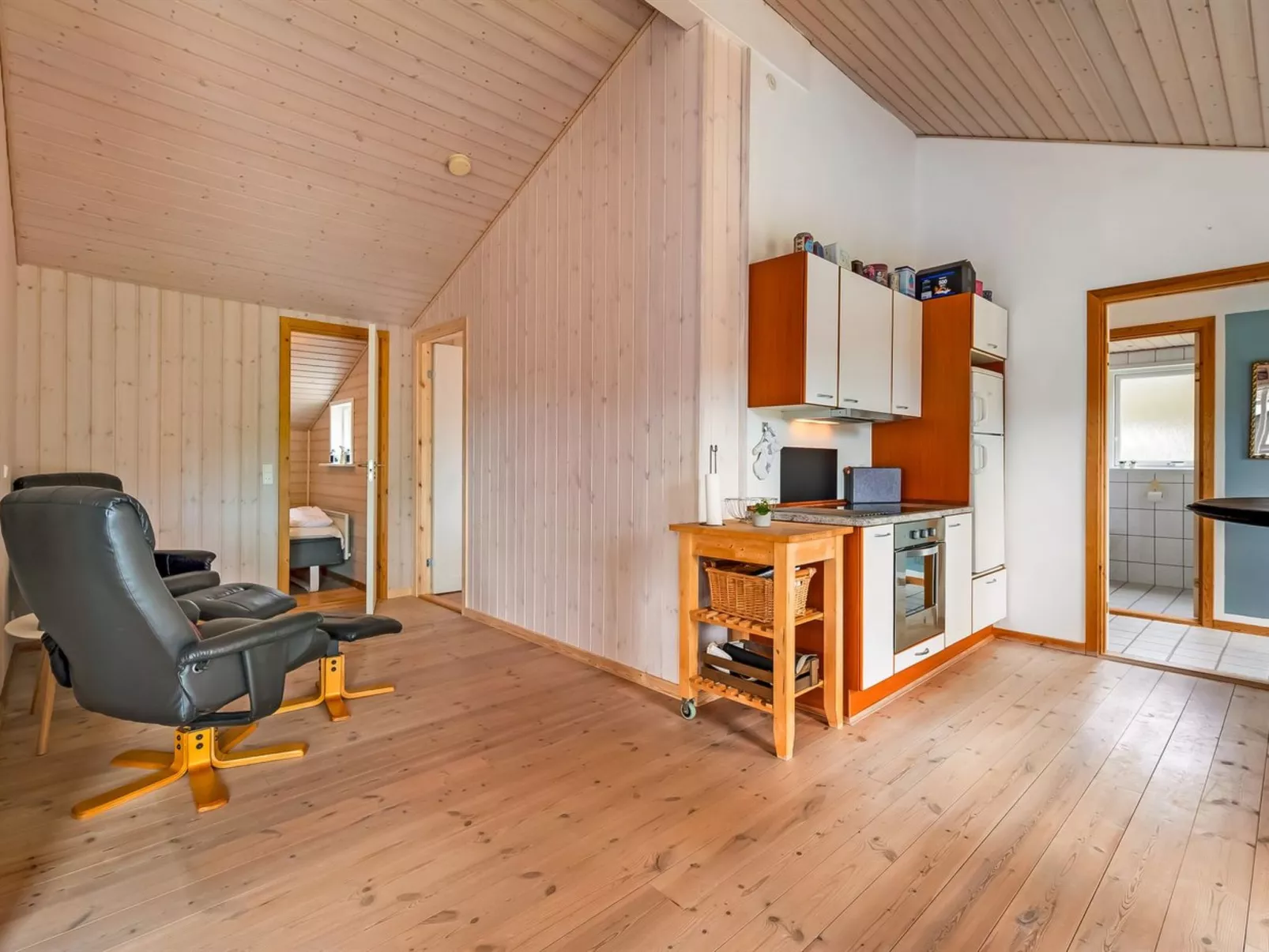 "Vilhelm" - 7.5km from the sea - Binnen