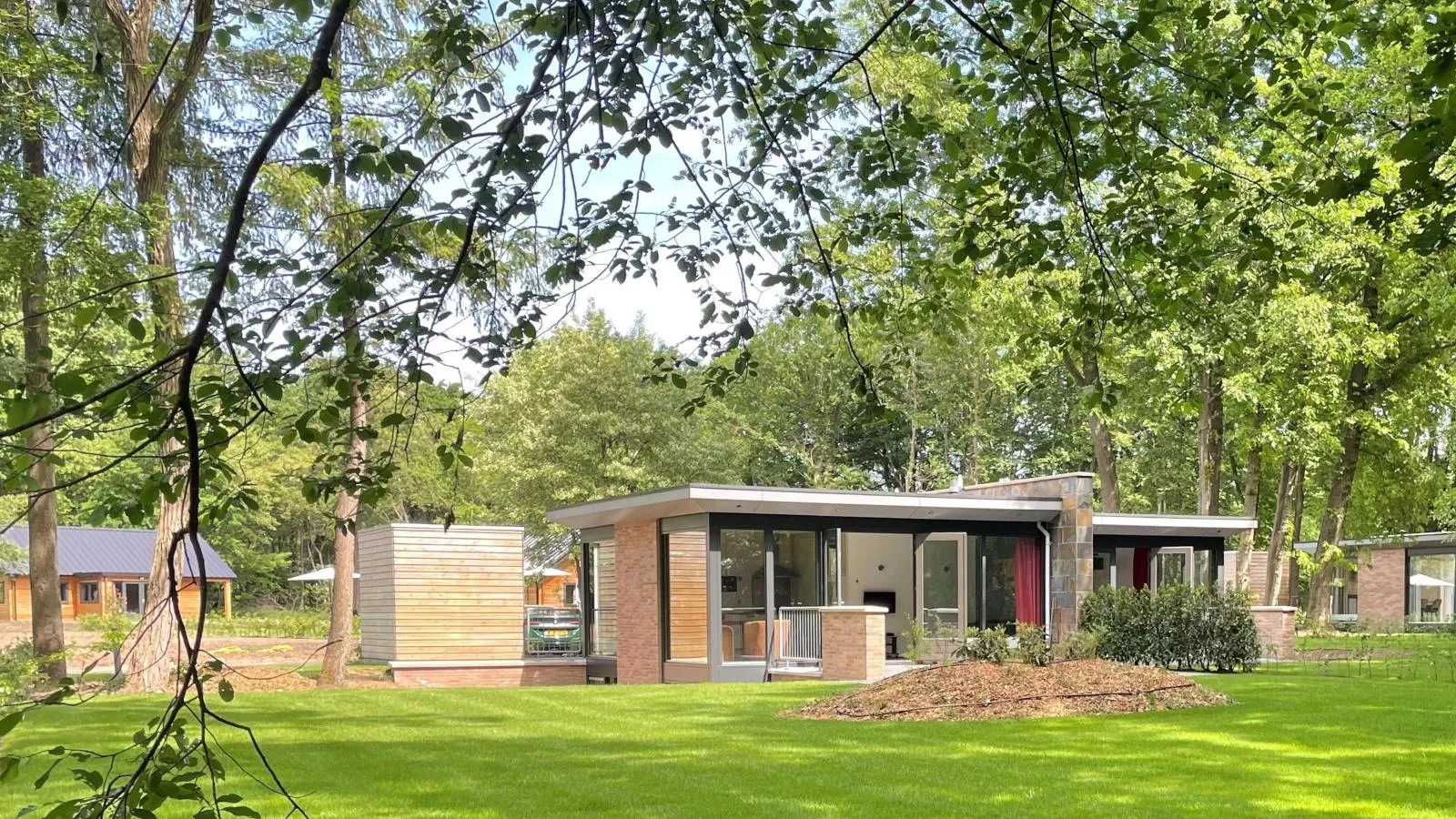 De Douglas - Buitenkant zomer