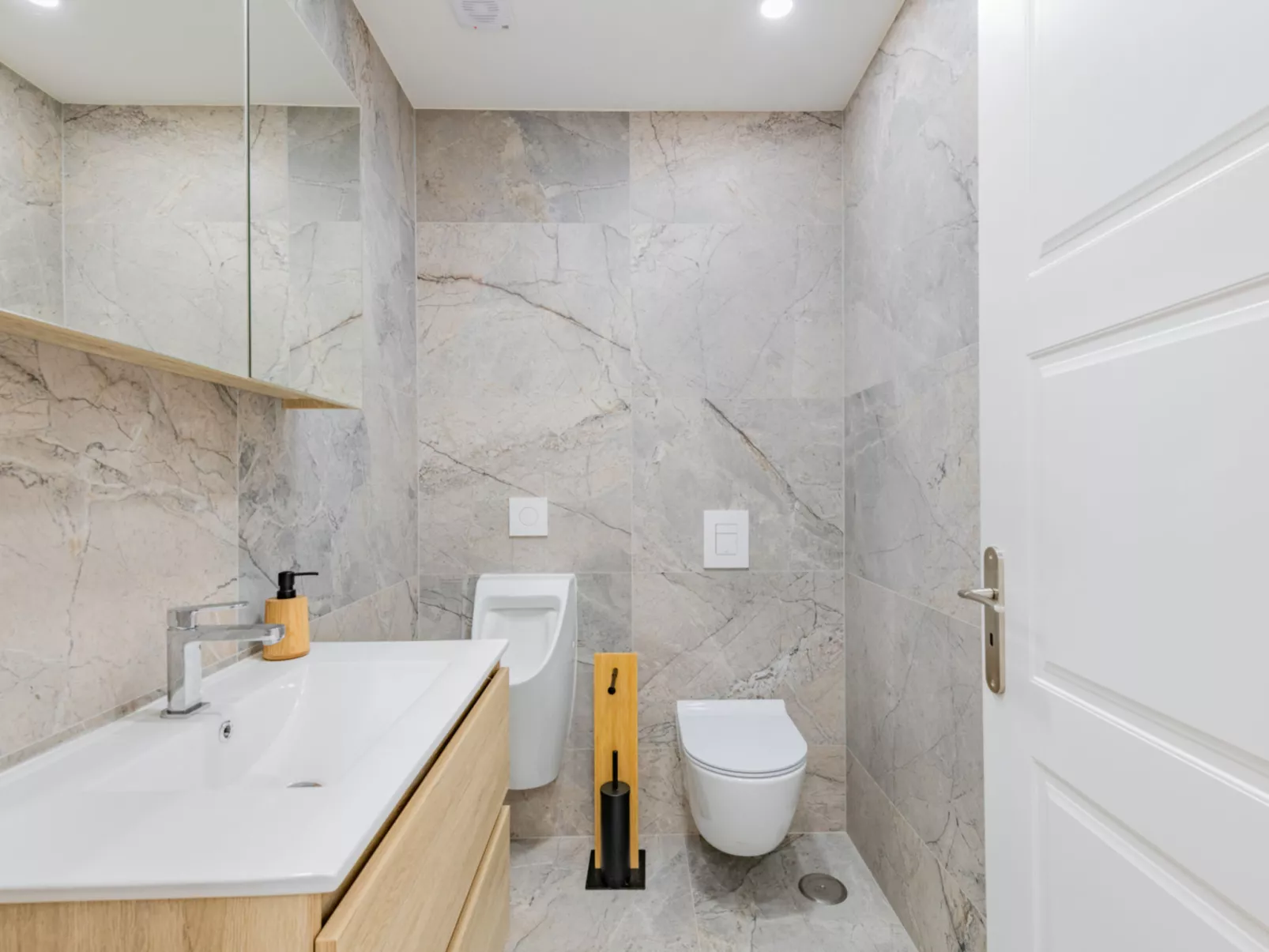 V4 Águia Vermelha - Binnen