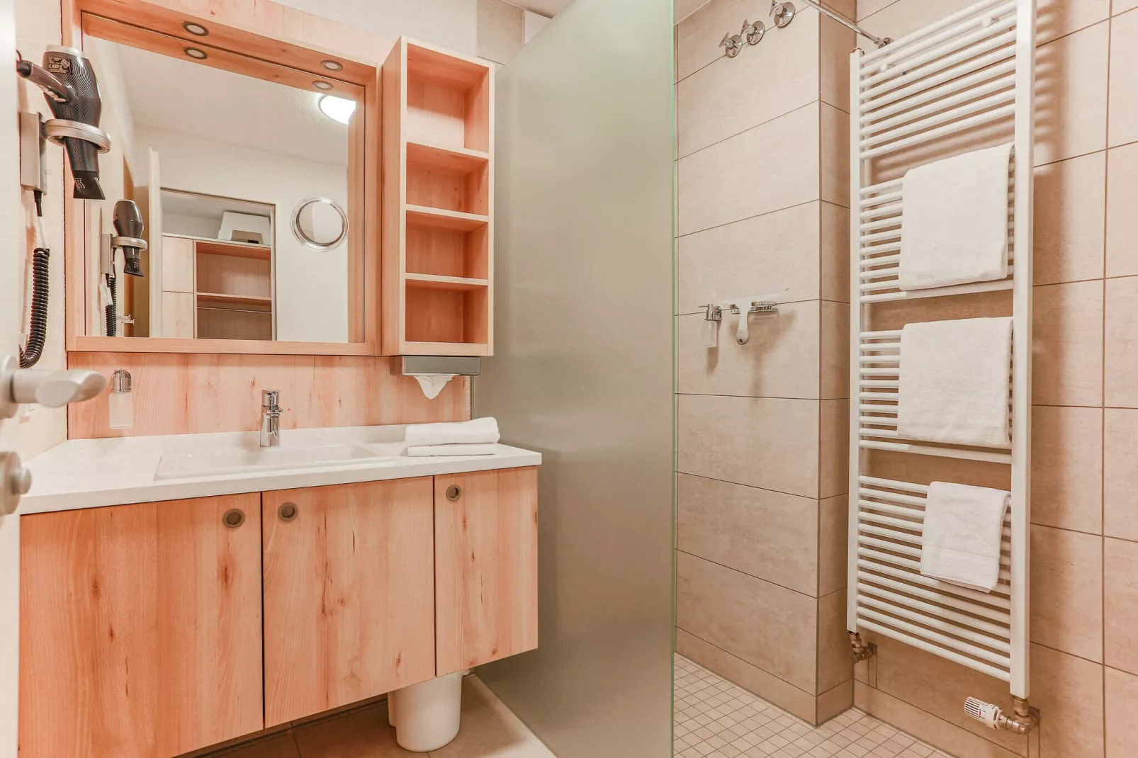 BEECH Resort Fleesensee in Göhren-Lebbin - Badkamer