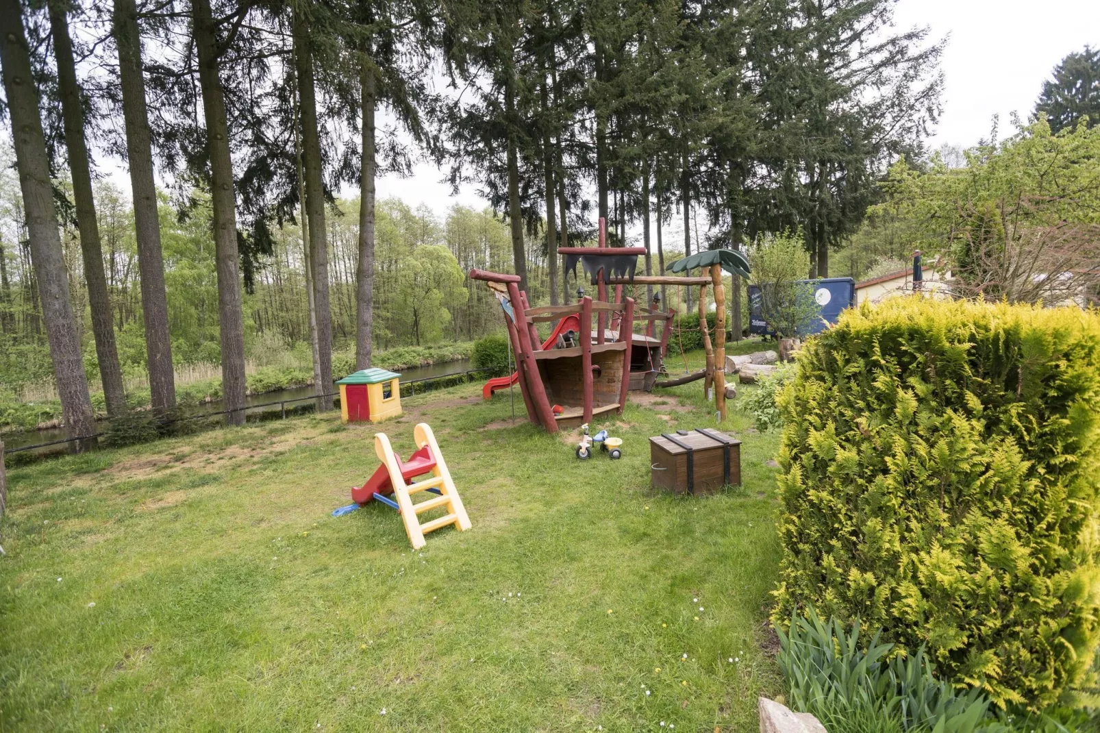 Ferienhaus Eldeblick 6 Personen direkt am Eldeufer in Parchimn - Tuinen zomer