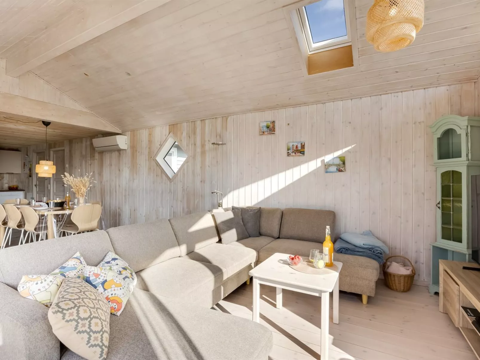 "Ofelia" - 1.2km from the sea - Binnen