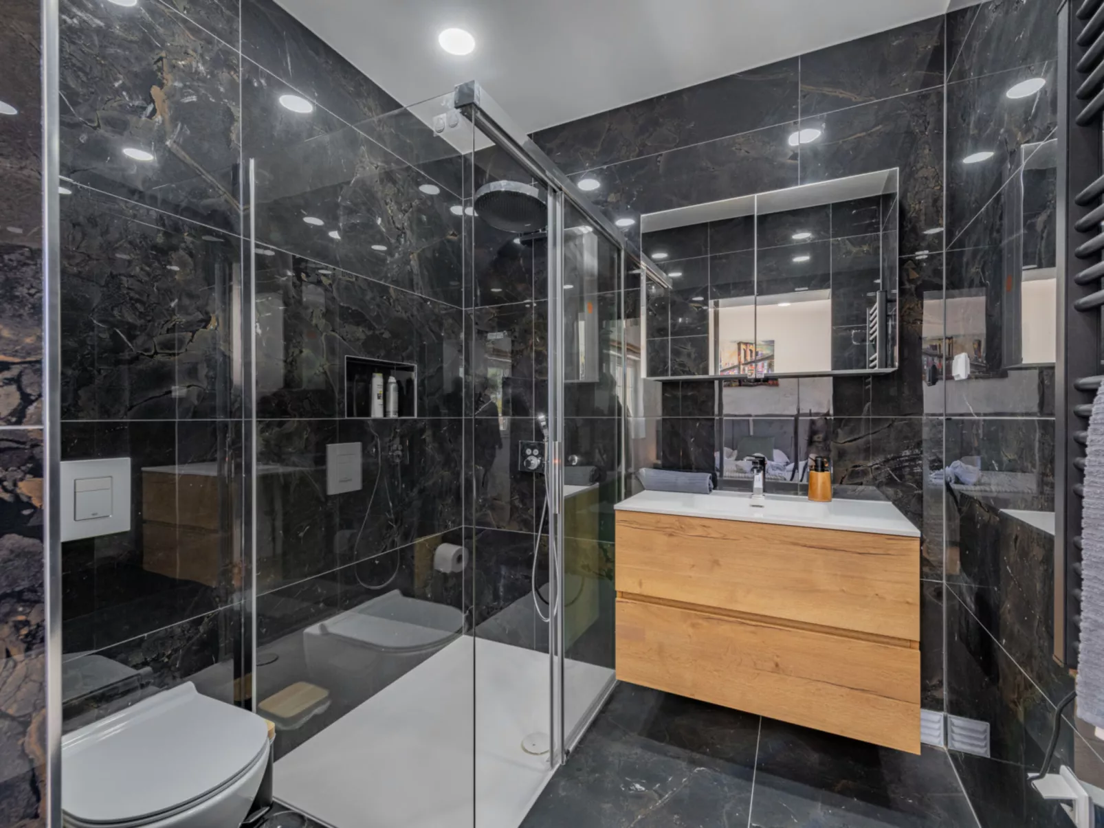 V4 Águia Vermelha - Binnen