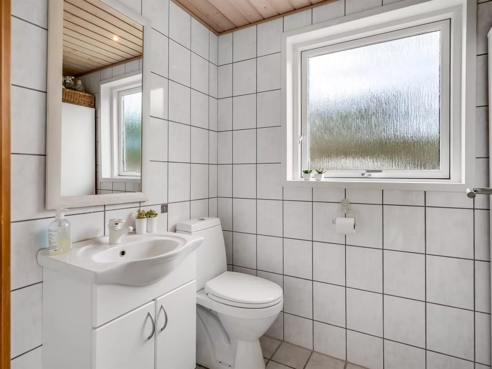 "Vilhelm" - 7.5km from the sea - Binnen