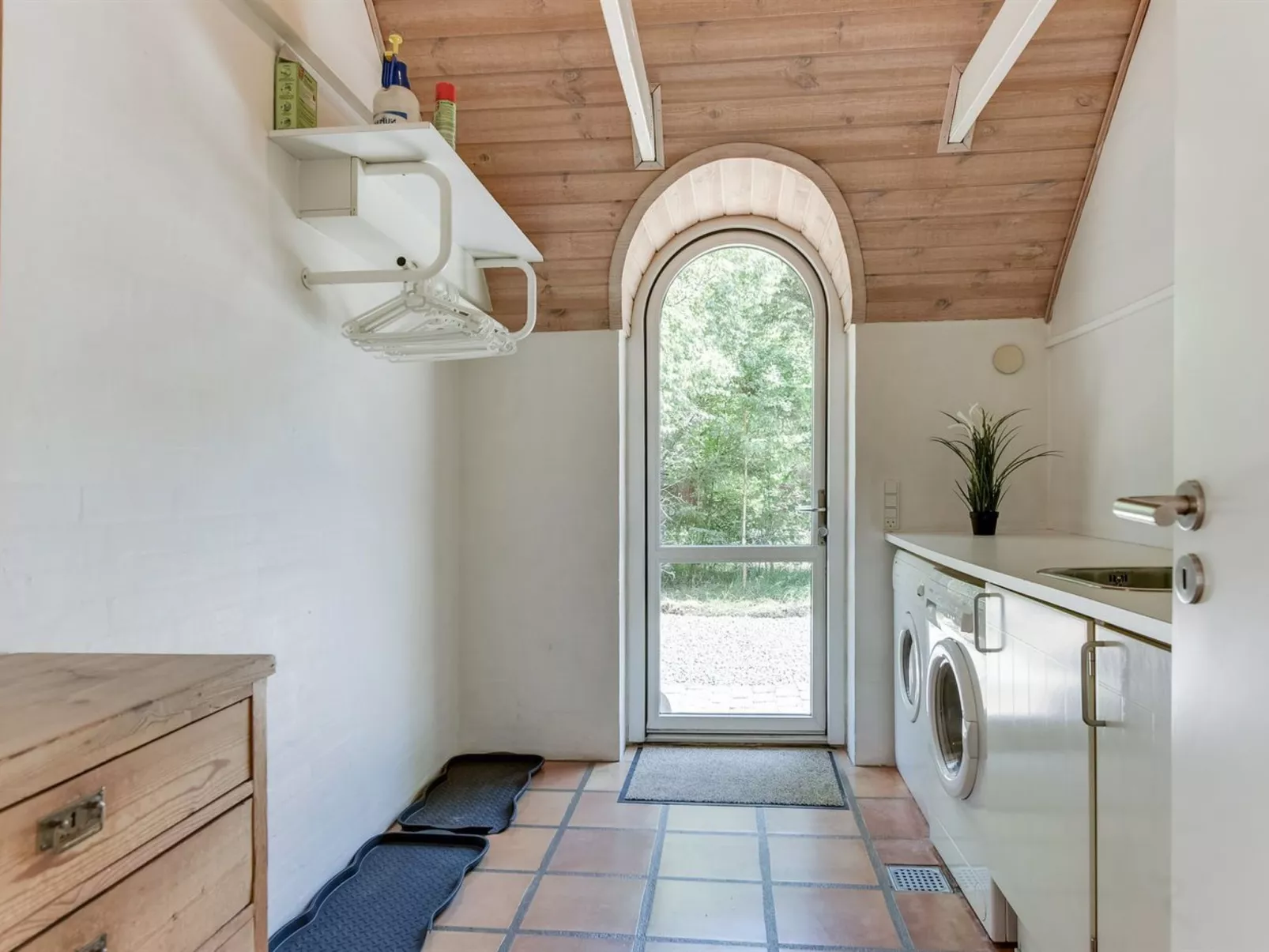 "Laetitita" -  from the sea - Binnen