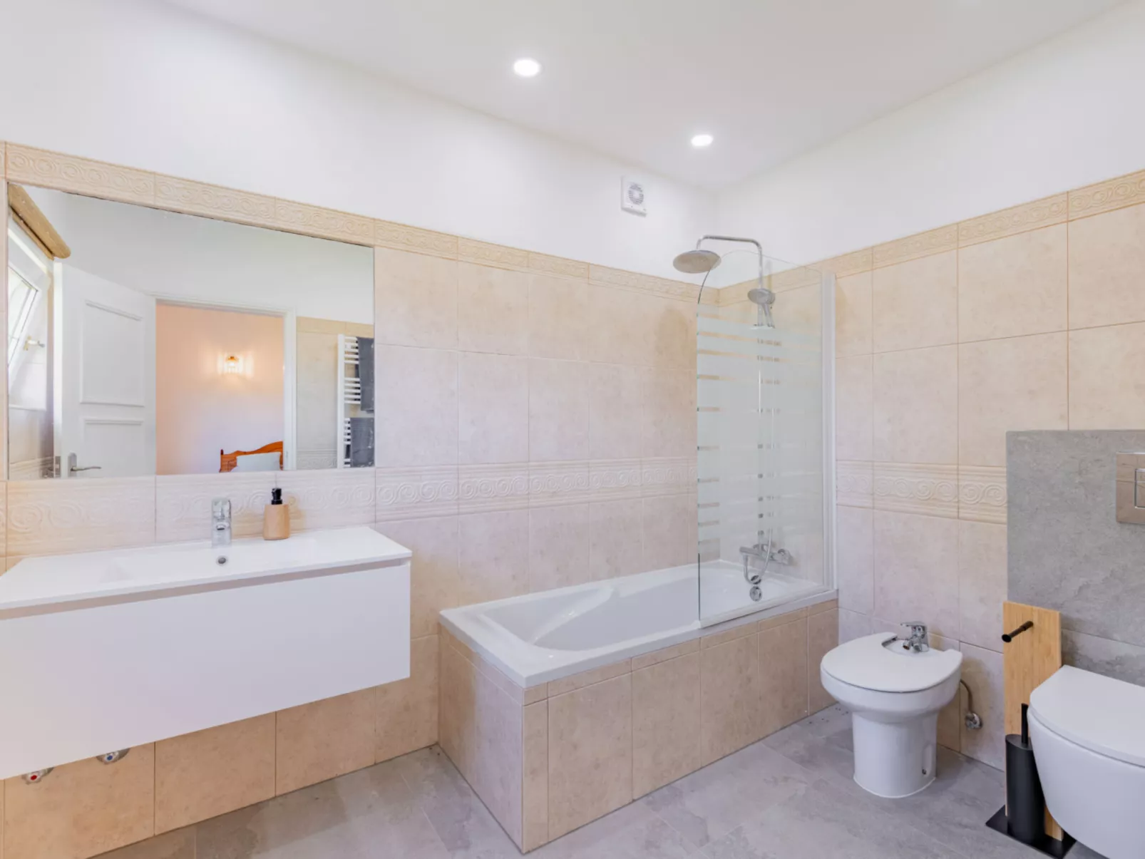 V4 Águia Vermelha - Binnen