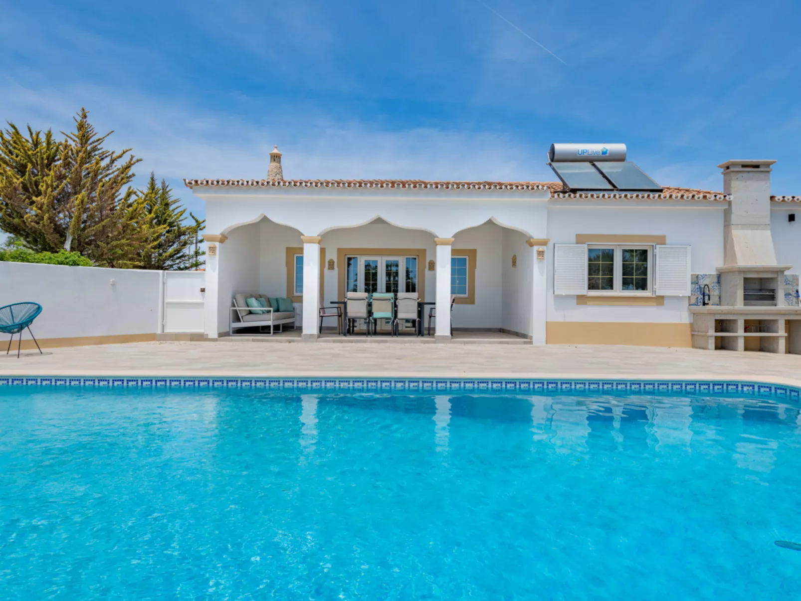 V4 Águia Vermelha - Buiten