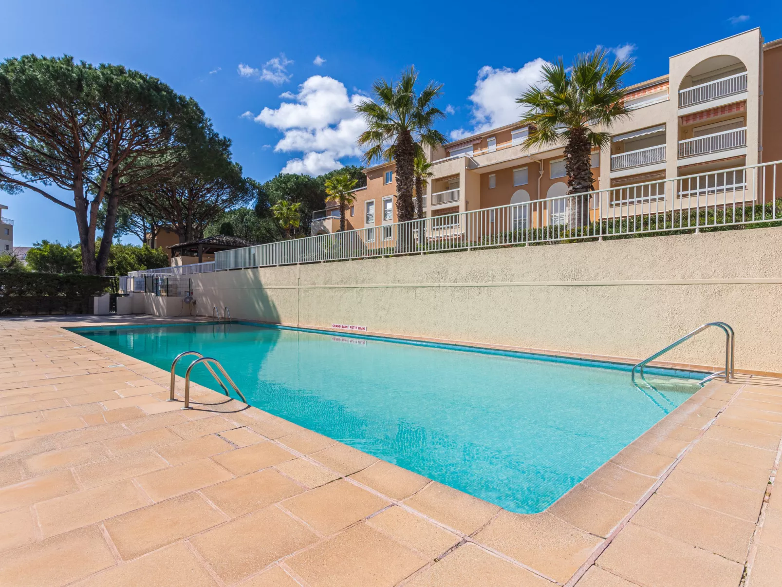 Santa Barbara - Buiten