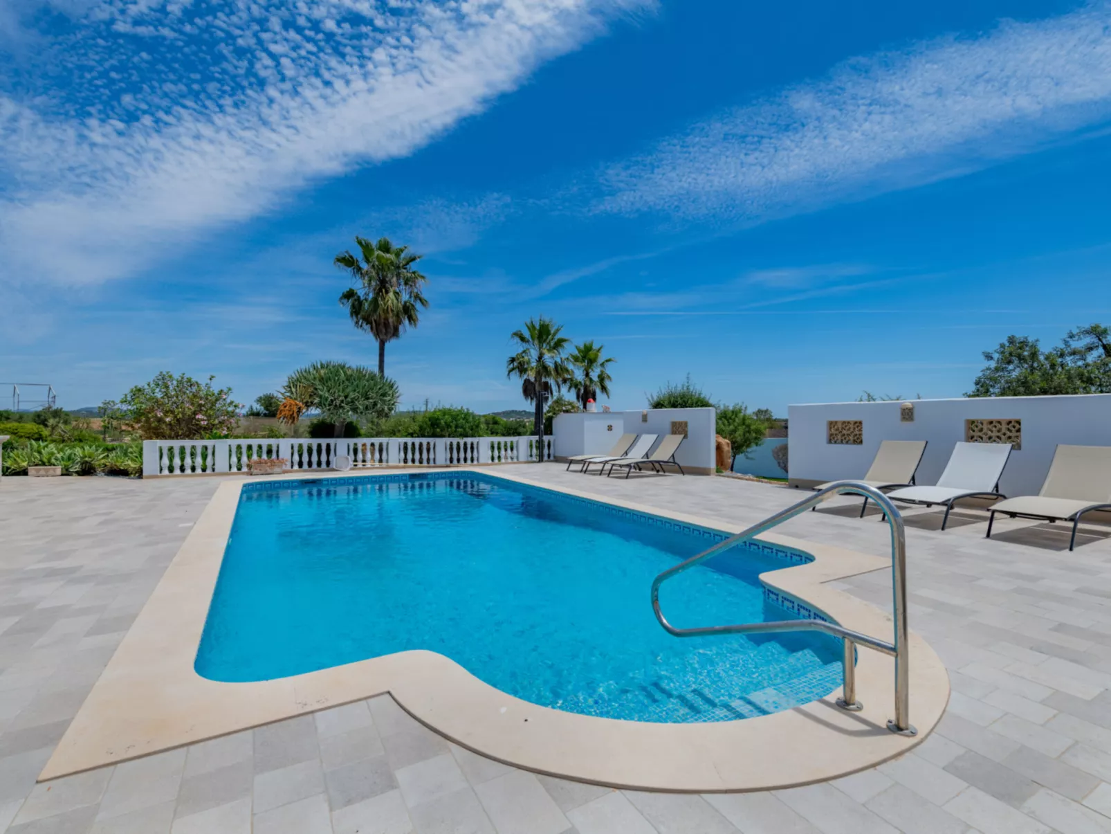 V4 Águia Vermelha - Buiten