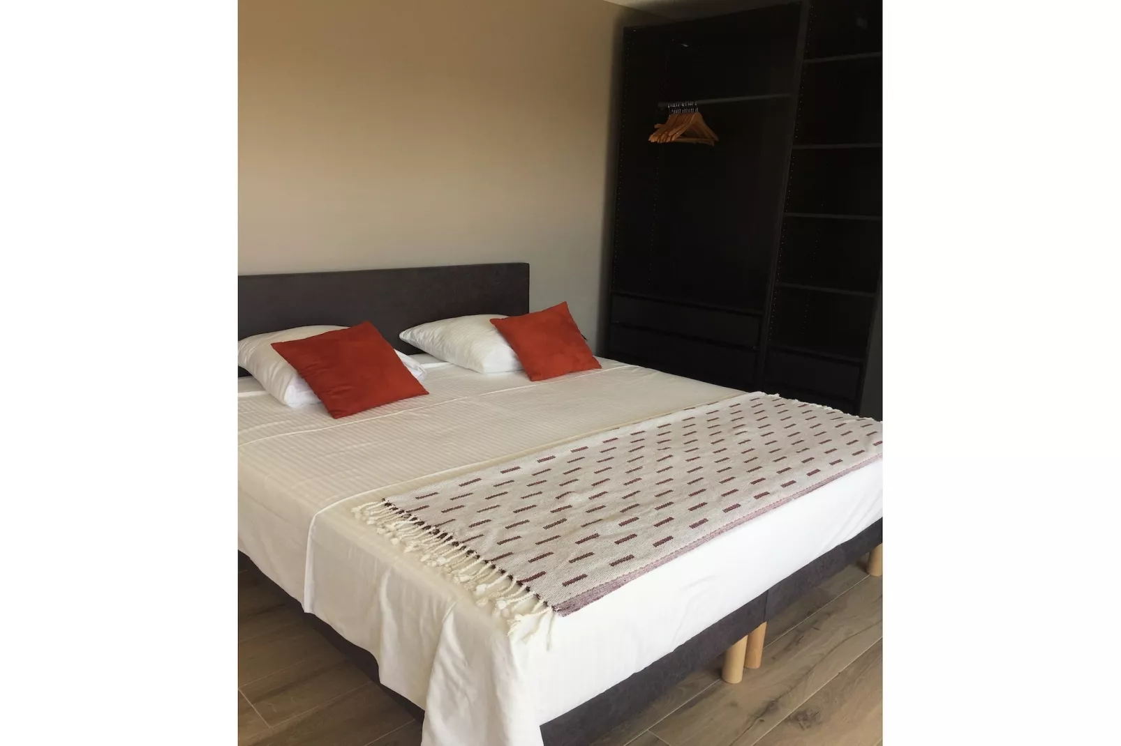 Belle maison avec piscine à débordement chauffée - Slaapkamer