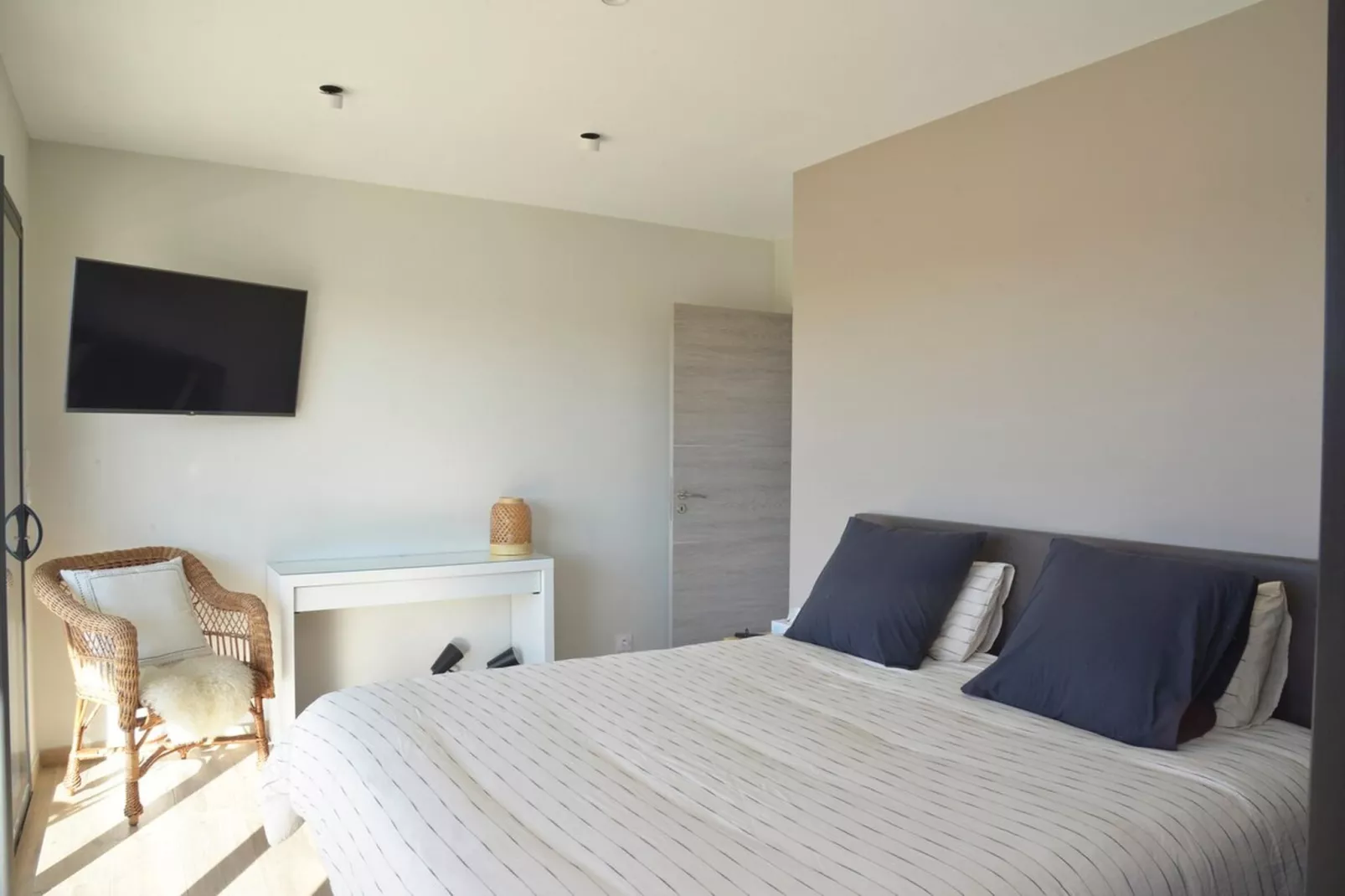 Belle maison avec piscine à débordement chauffée - Slaapkamer