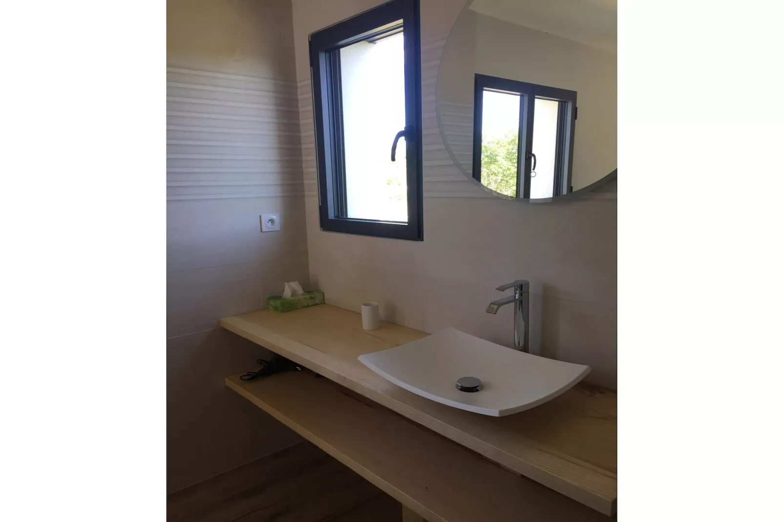 Belle maison avec piscine à débordement chauffée - Badkamer