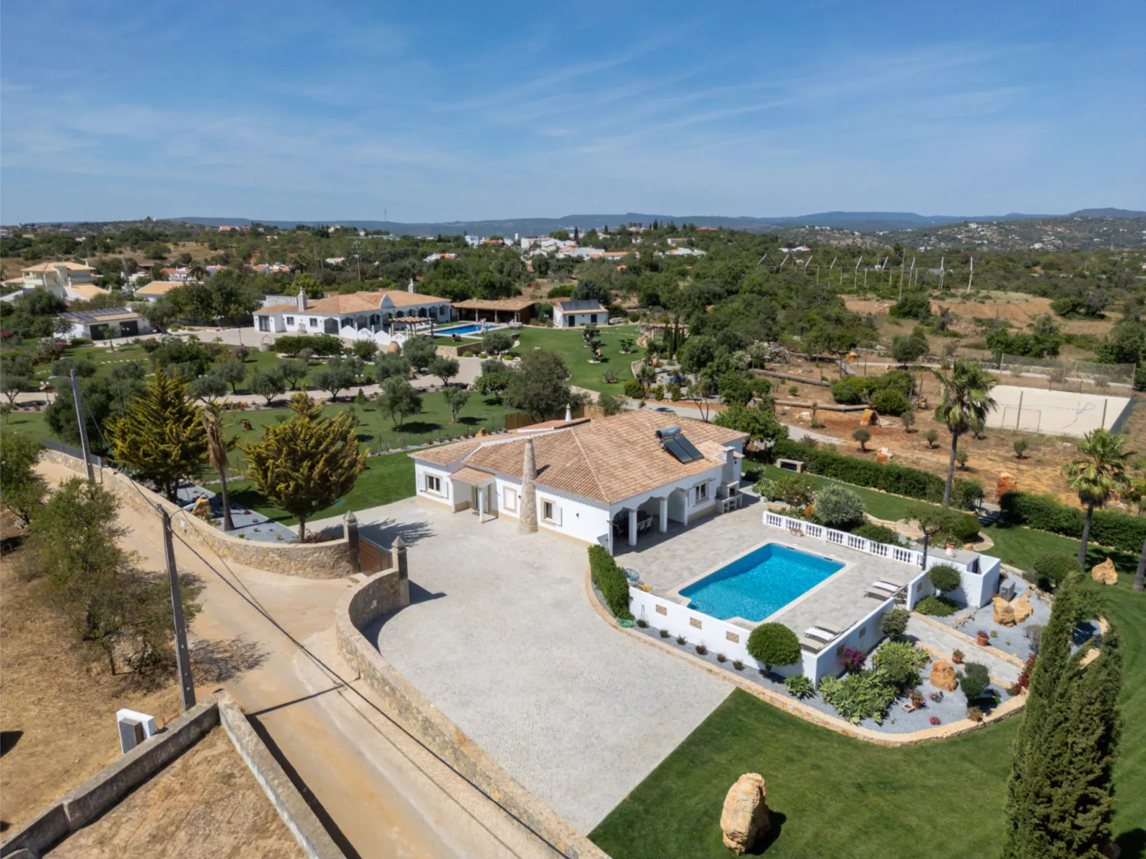 V4 Águia Vermelha - Buiten