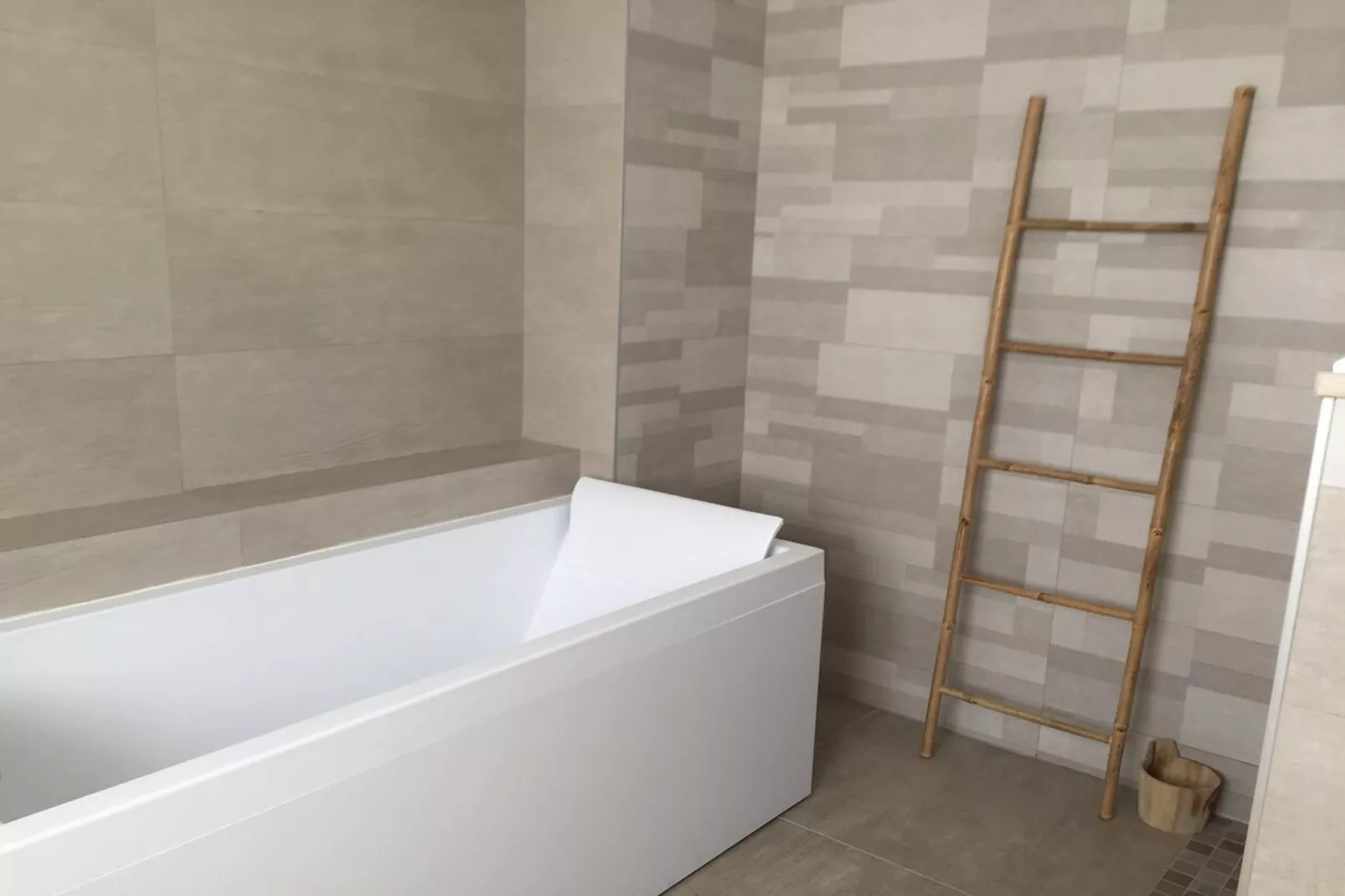 Belle maison avec piscine à débordement chauffée - Badkamer