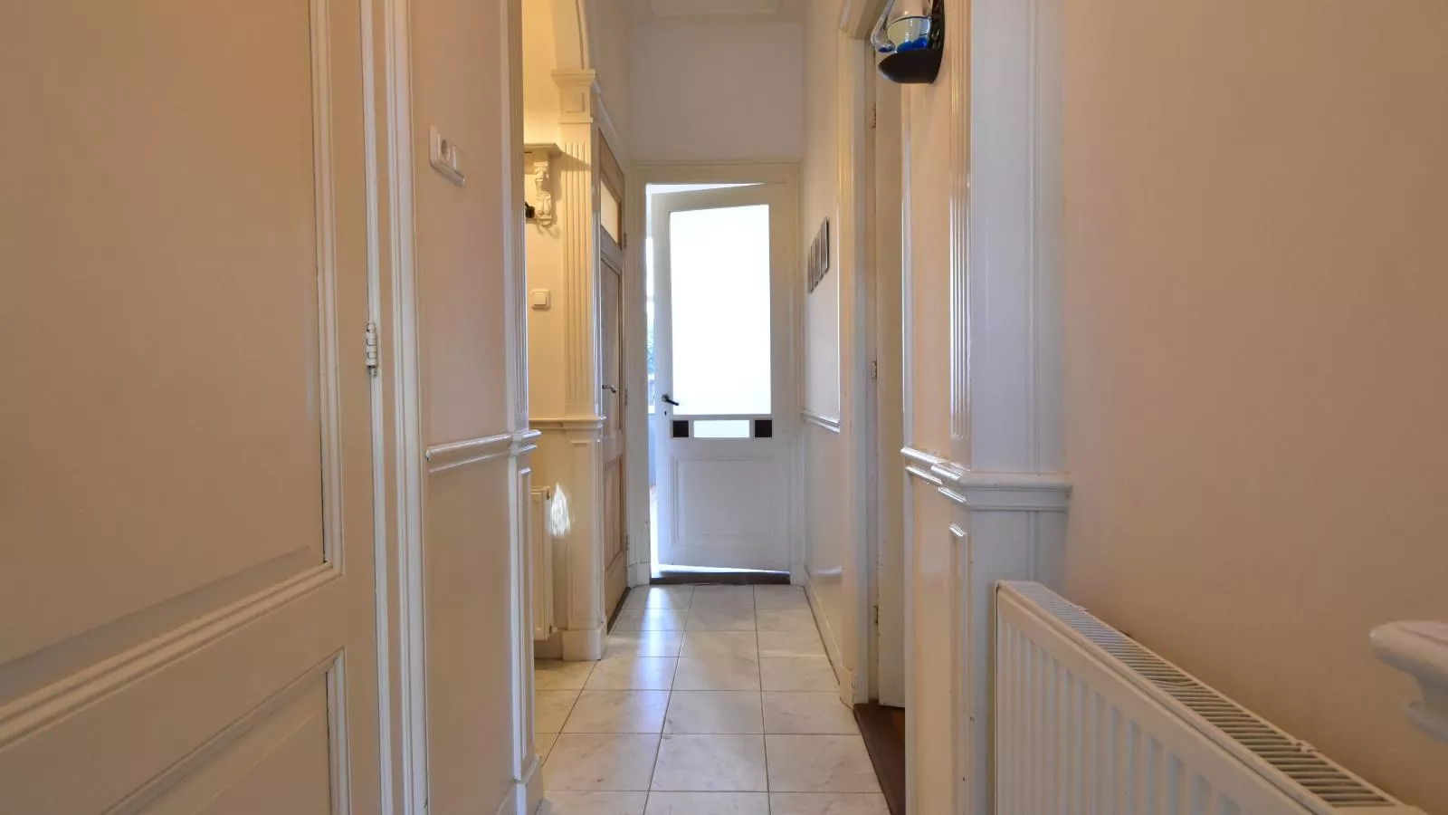 De Kleine Regentes - Hal-ontvangst