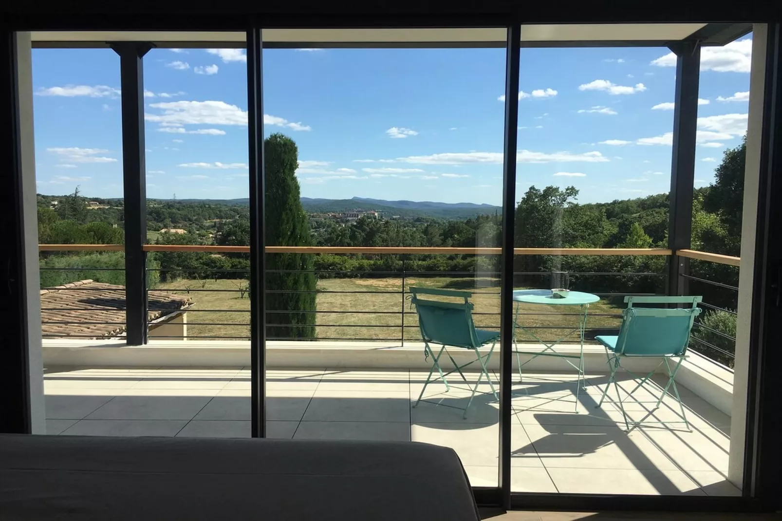 Belle maison avec piscine à débordement chauffée - Terrasbalkon
