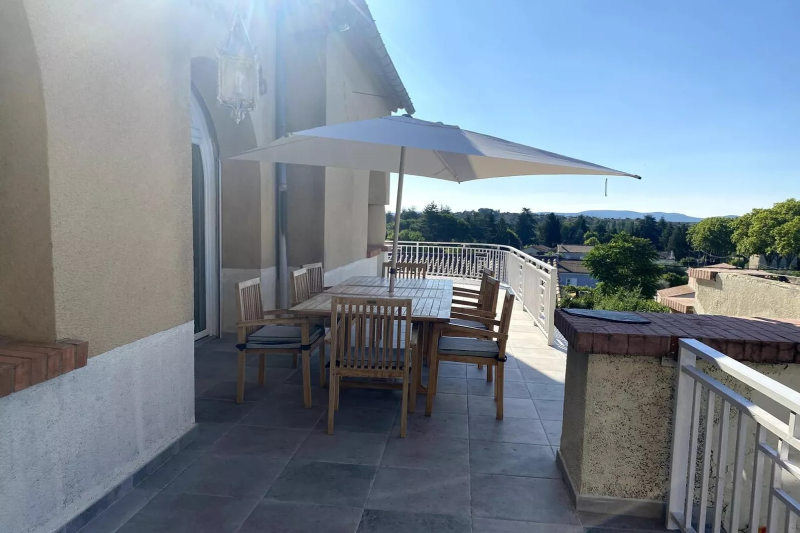 Grande Maison et piscine privée - Terrasbalkon