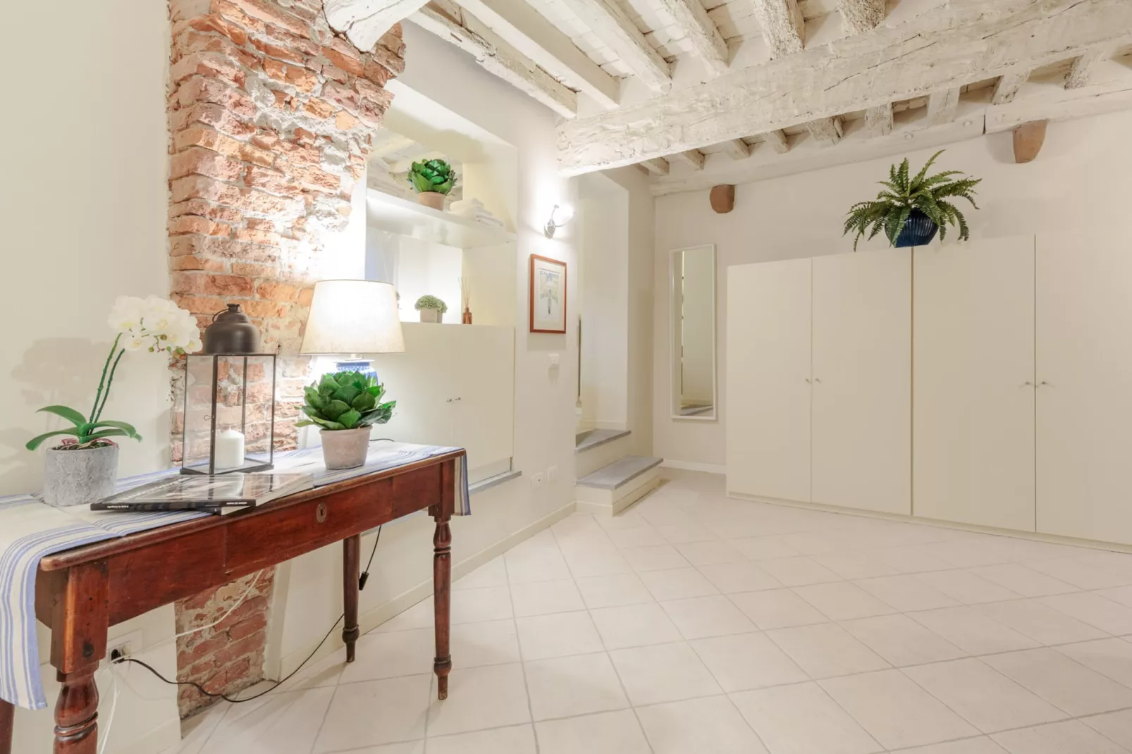 The 1400's Apartment