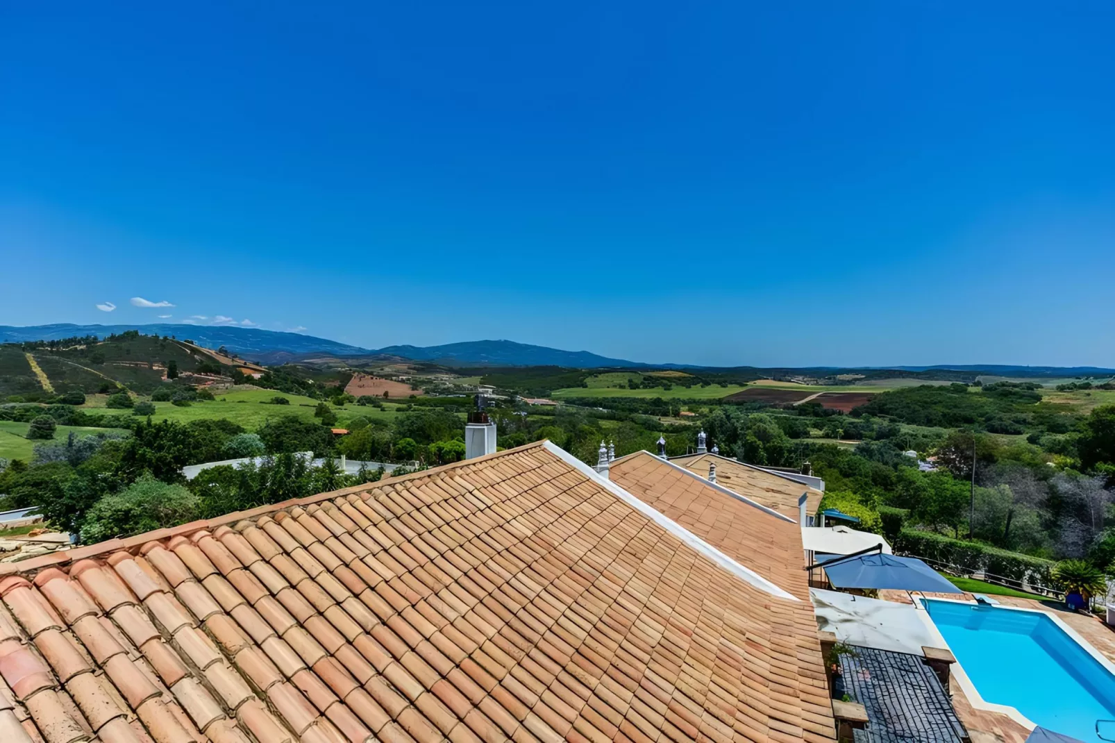 Jacarandá Apartment in Quinta Velha by GT House - Buitenkant zomer