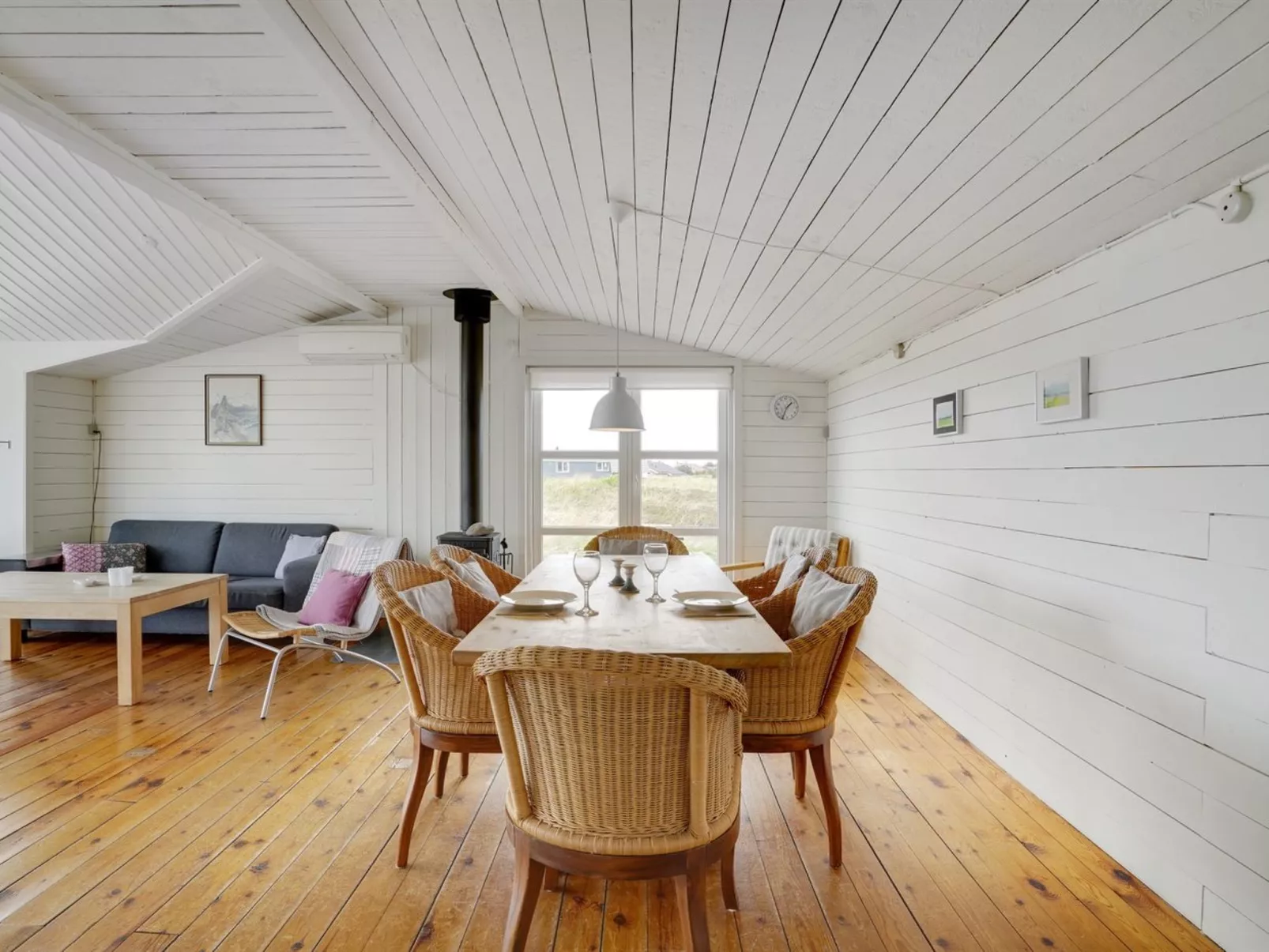 "Dreng" - 800m from the sea - Binnen