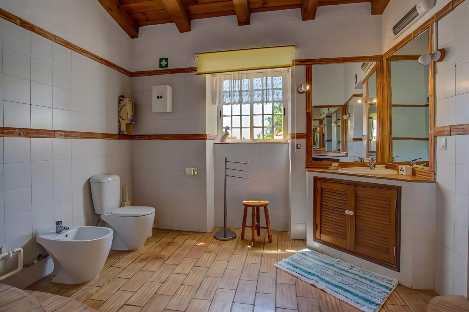 Jacarandá Apartment in Quinta Velha by GT House - Badkamer