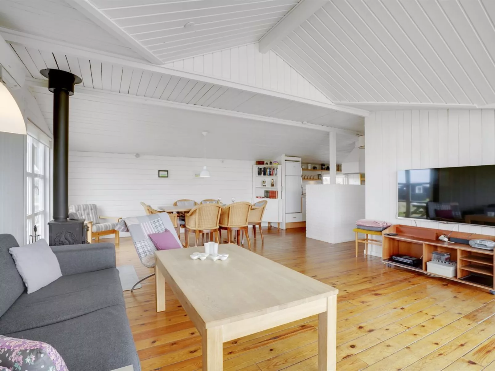 "Dreng" - 800m from the sea - Binnen